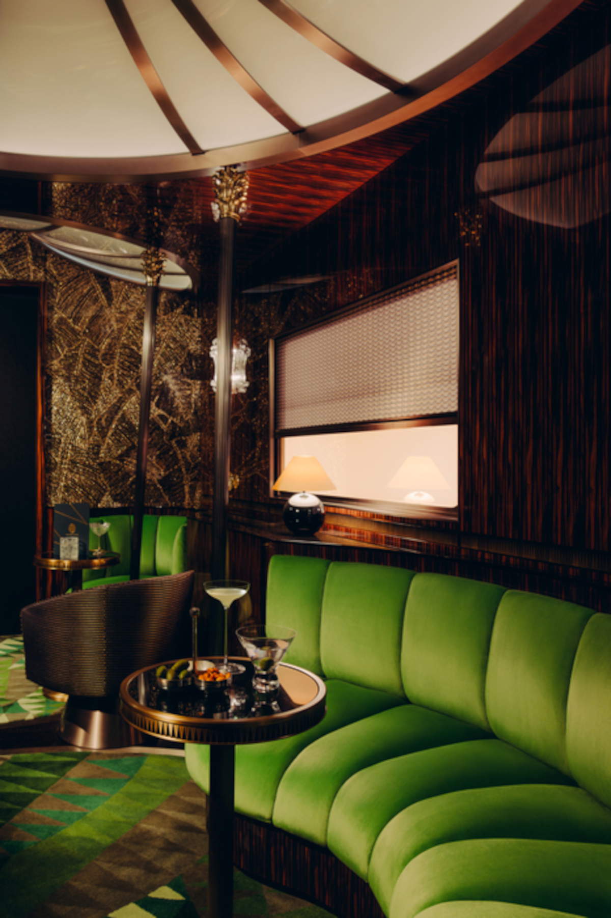 El bar del tren Orient Express decorado por el arquitecto Maxime d'Angeac &copy; Alixe Lay