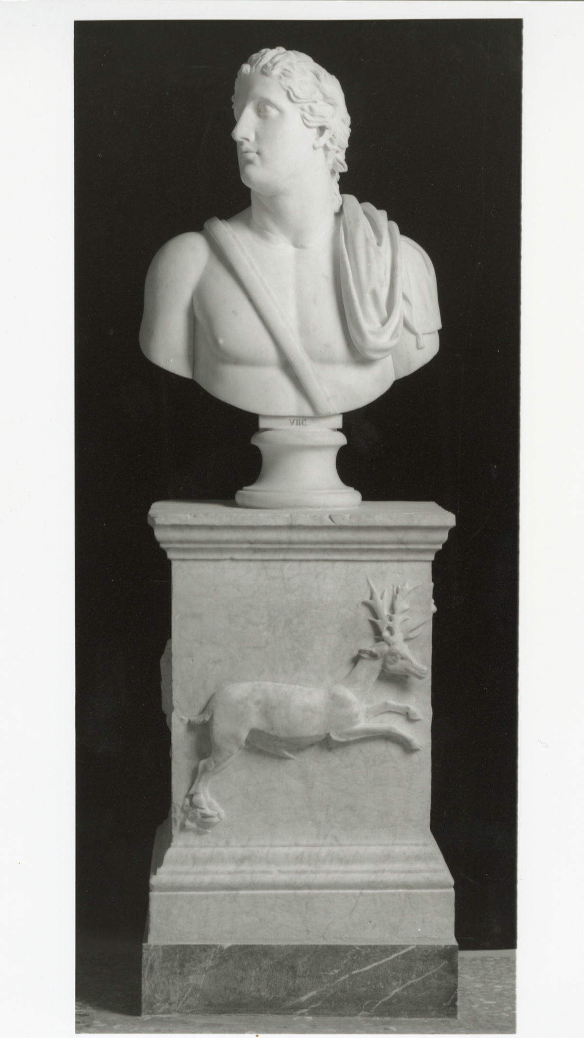 Arte romana, Ritratto di Alessandro su busto moderno (I-II secolo d.C.; marmo pentelico, 73 cm; Roma, Galleria Borghese)