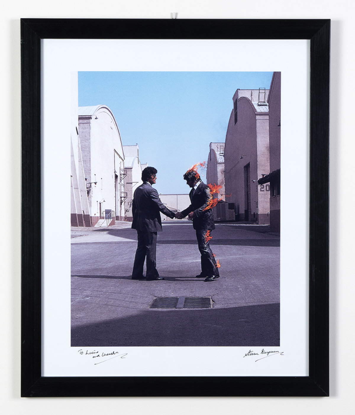 Aubrey Powell & Storm Thorgerson / Hipgnosis - Pink Floyd, copertina Wish You Were Here (1975; Stampa fotografica; Milano, Fondazione Luigi Rovati) © Sony Music Ltd