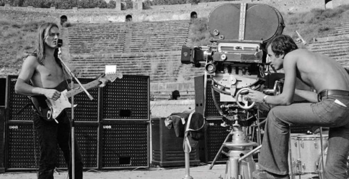 Noel Fielding incarne Syd Barrett dans le clip de la chanson Shine On You Crazy Diamond des Pink Floyd.