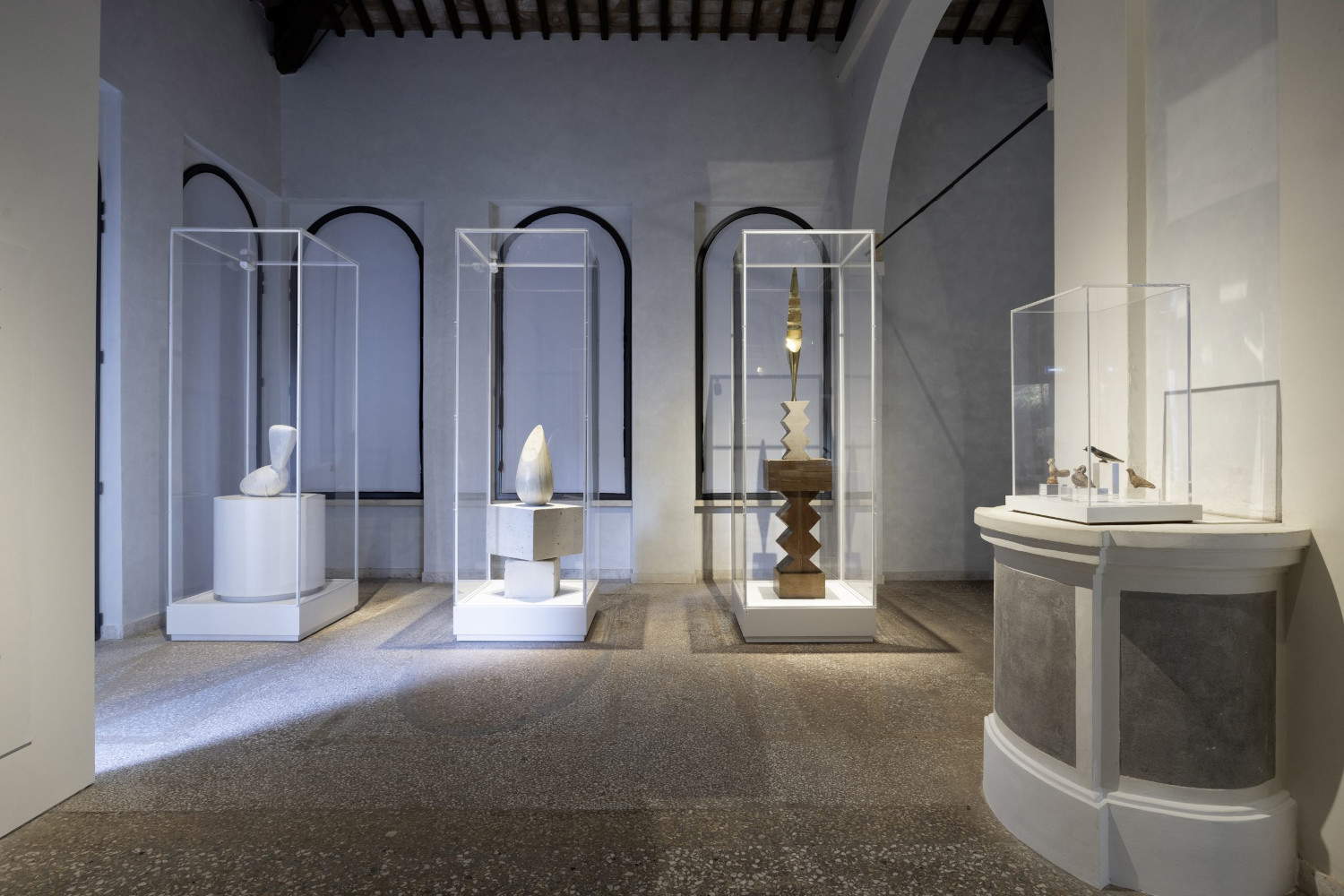 Im Uccelliere Farnesiane in Rom findet eine Ausstellung über Brancusi und das Vogelbestiarium statt