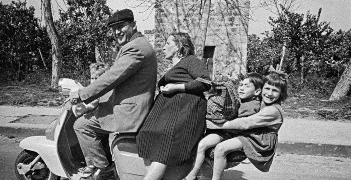 Bruno Barbey: Italien in den 1960er Jahren in Schwarz-Weiß im Palazzo Falletti di Barolo
