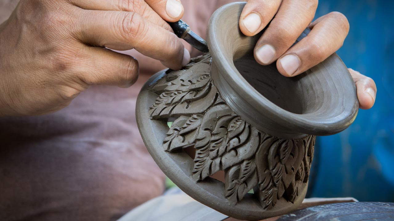 Lavorazione ceramica a Castellamonte (Piemonte)