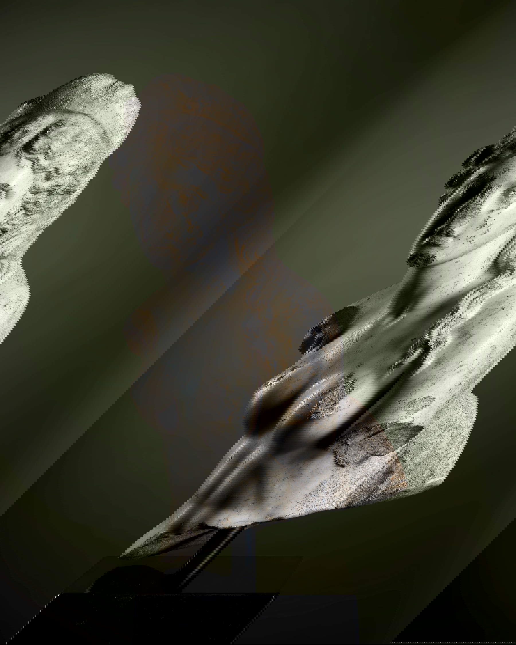 Nell&rsquo;immagine: Busto romano a grandezza naturale di Afrodite (II secolo d.C. circa; 76,8 cm, con basamento realizzato su misura, 112 x 46,2 cm)  Foto: &copy; Bonhams