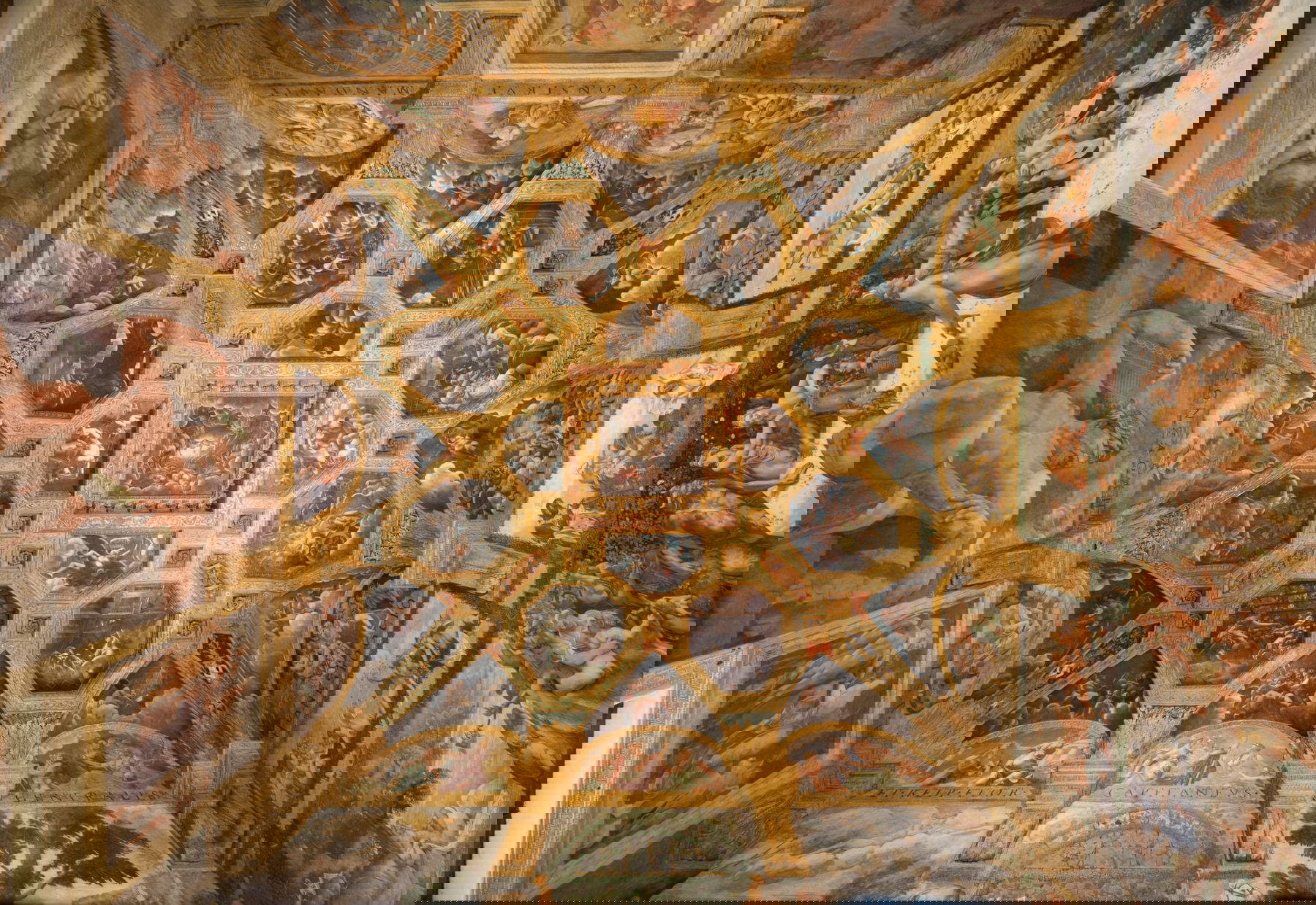 Début de la restauration du plafond de la Chambre de Cupidon et Psyché au Palais Te à Mantoue