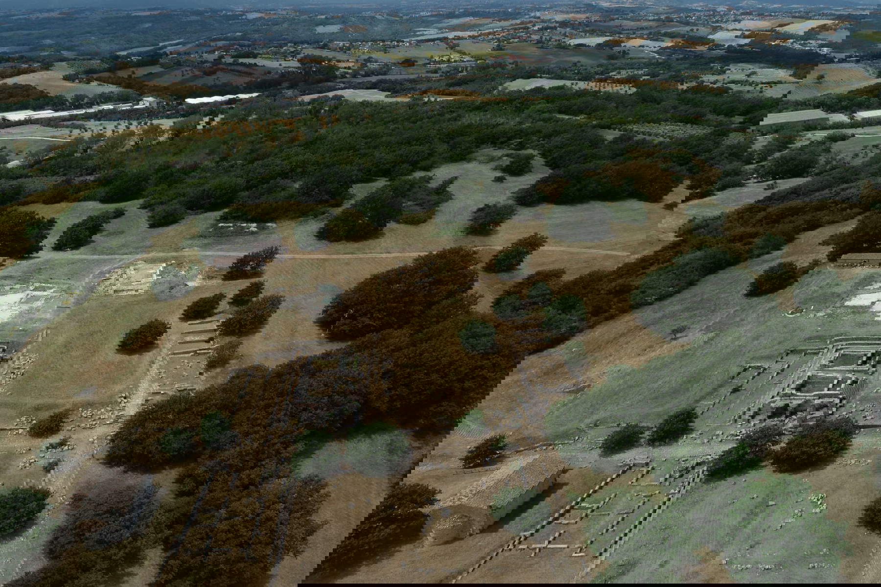 Vista general con dron de la zona forense de Carsulae y las nuevas zonas de excavación Vista general con dron de la zona forense de Carsulae y las nuevas zonas de excavación