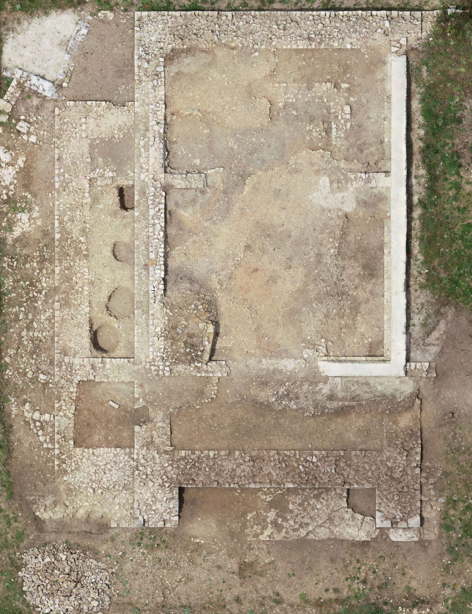 Imagen de dron del templo principal en excavación Imagen de dron del templo principal en excavación