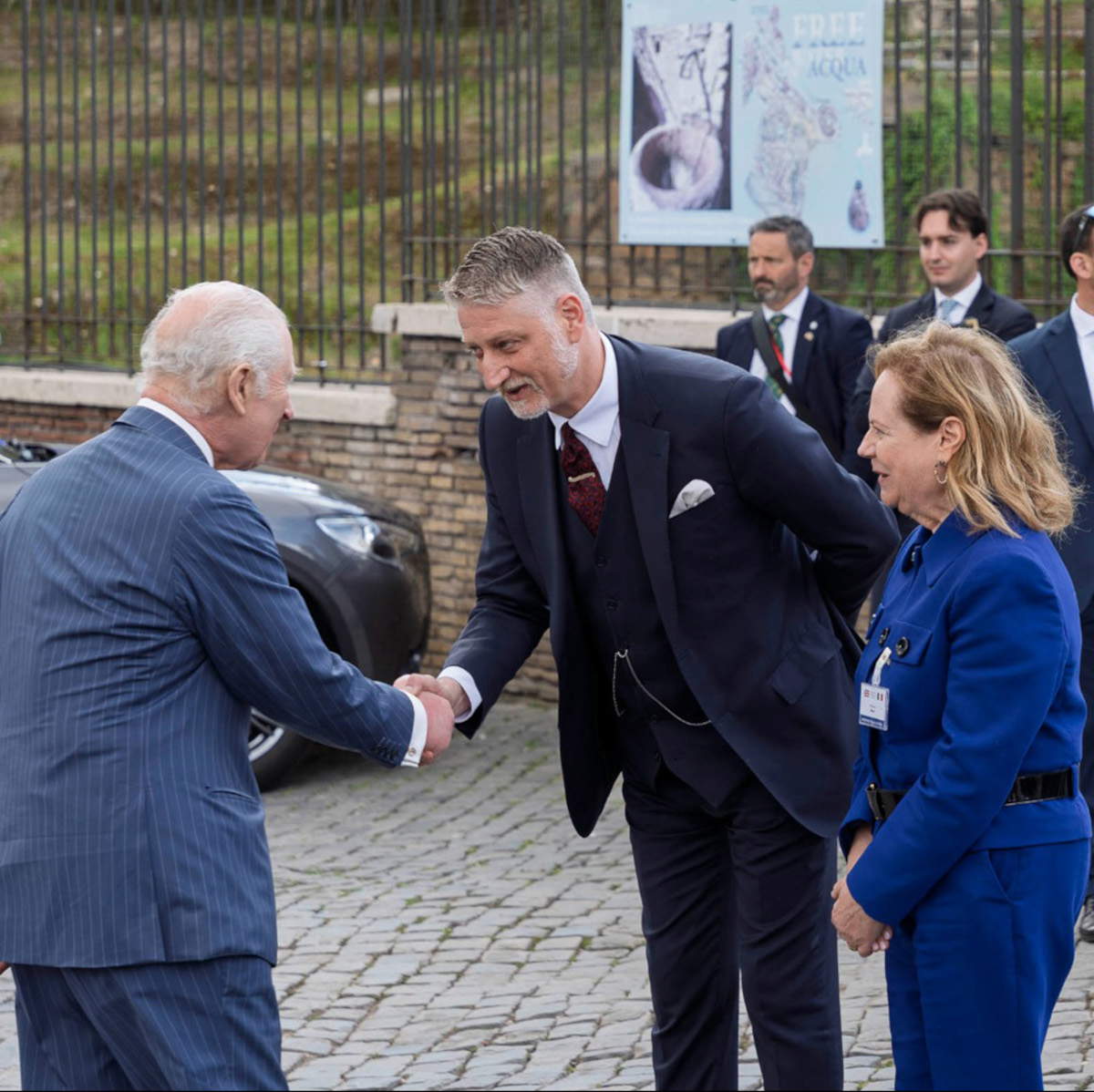 le ministre de la culture Alexander Giuli avec le roi Charles III