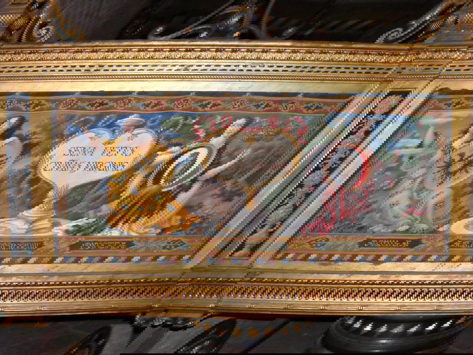 Carrozza dipinta con gli stemmi delle Contrade di Siena, l&rsquo;Aquila a sinistra e la Civetta a destra. Siena, Complesso museale di Santa Maria della Scala. Foto: Wikimedia Commons &ndash; Rabe!