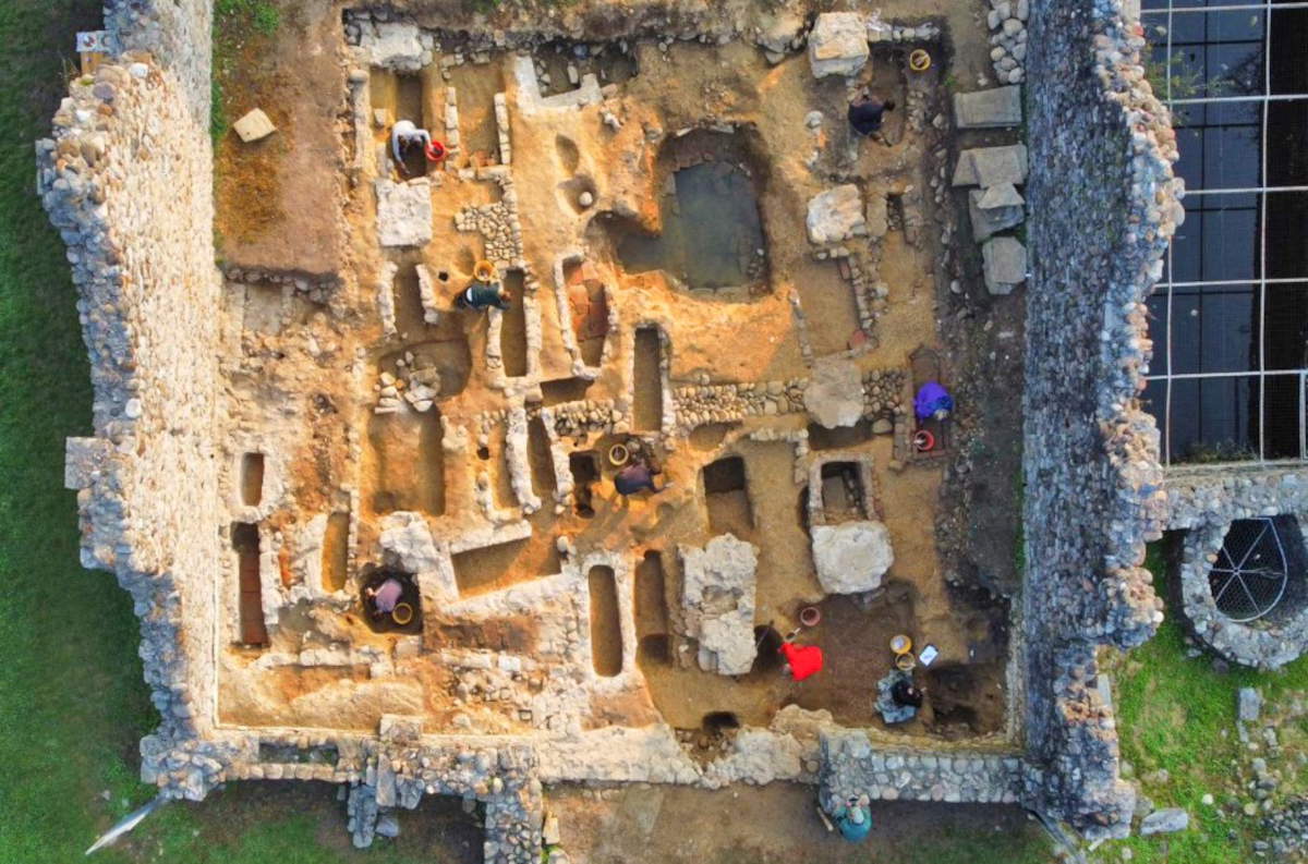 Nuevos hallazgos y restos de un edificio resurgen de las excavaciones en el Parque Arqueológico de Castelseprio