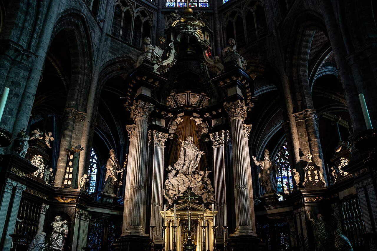 L'altare maggiore. Foto: Julian Lupyan