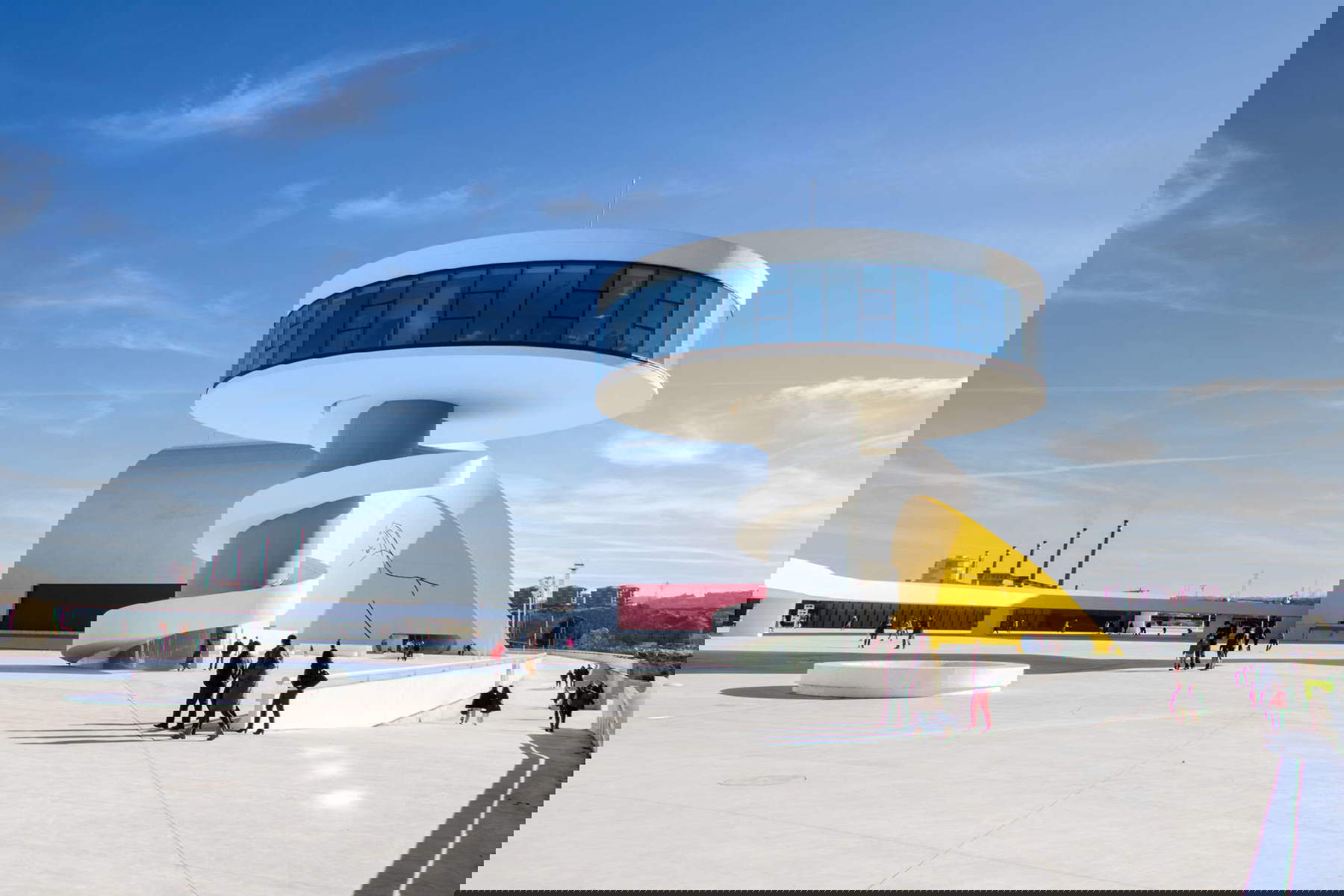 Centre Niemeyer à Avil&eacute;s