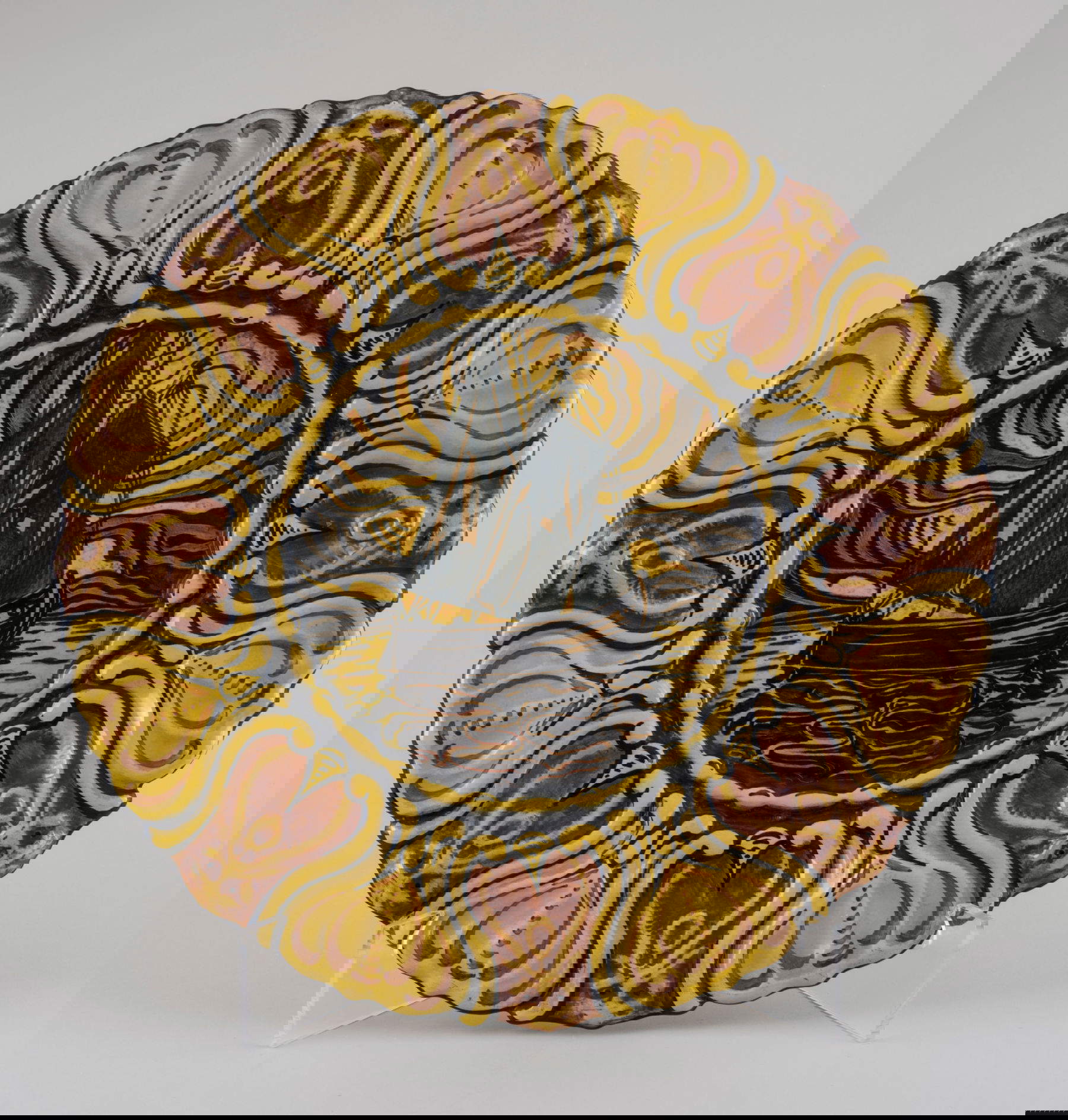 Bartolomeo Rossi, Piatto (1928 circa; terracotta decorata sotto vetrina, manifattura: CAS (Ceramiche Artistiche Savonesi); Savona, Collezione del Comune di Savona, in comodato al Museo della&nbsp;Ceramica di Savona)