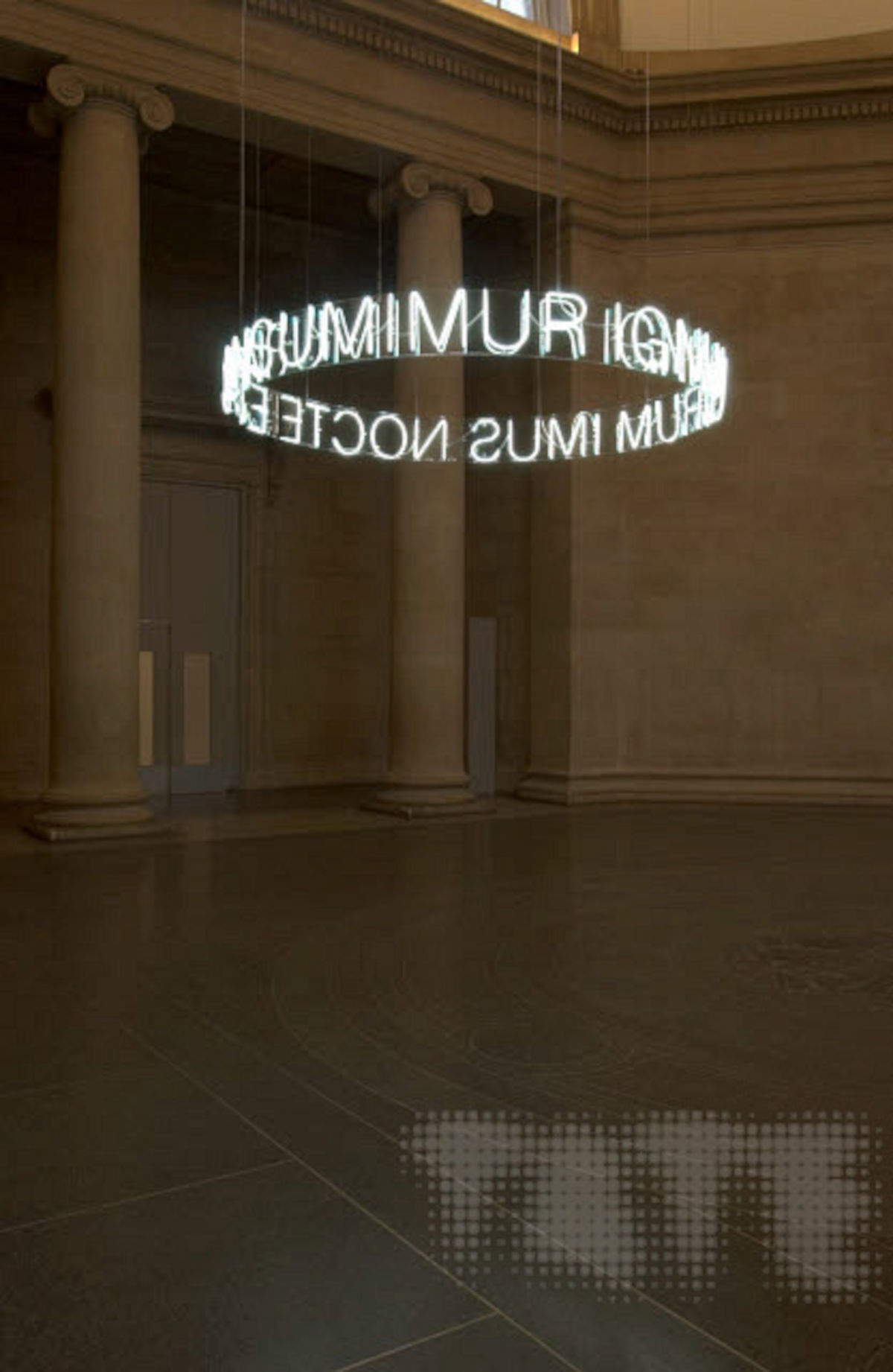 Cerith Wyn Evans, In Girum Imus Nocte et Consumimur Igni (2006). Avec l'aimable autorisation de l'artiste