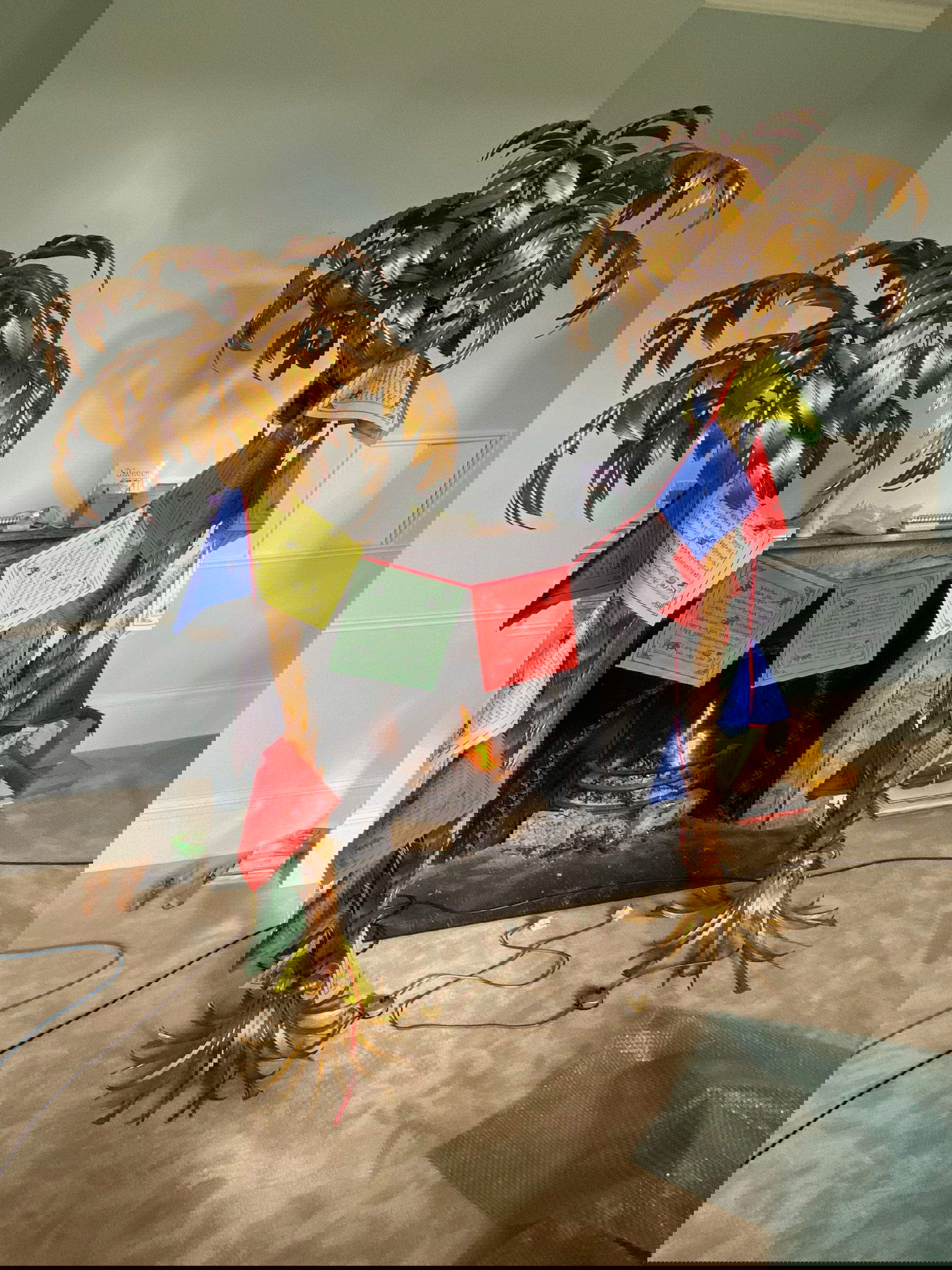 Cerith Wyn Evans, Still Life (2025 ; sculptures en forme de palmier de Hans K&ouml;gl, ampoules 