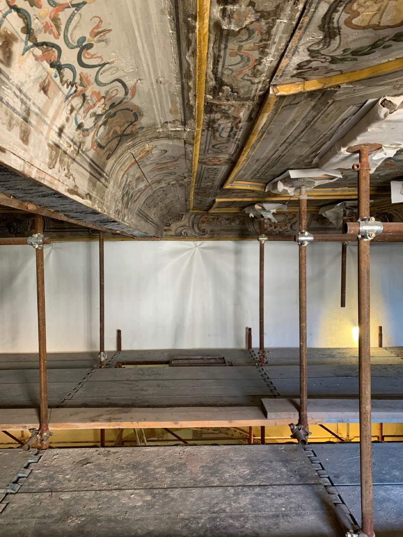 The wooden coffered ceiling placed at the intrados of the main nave.