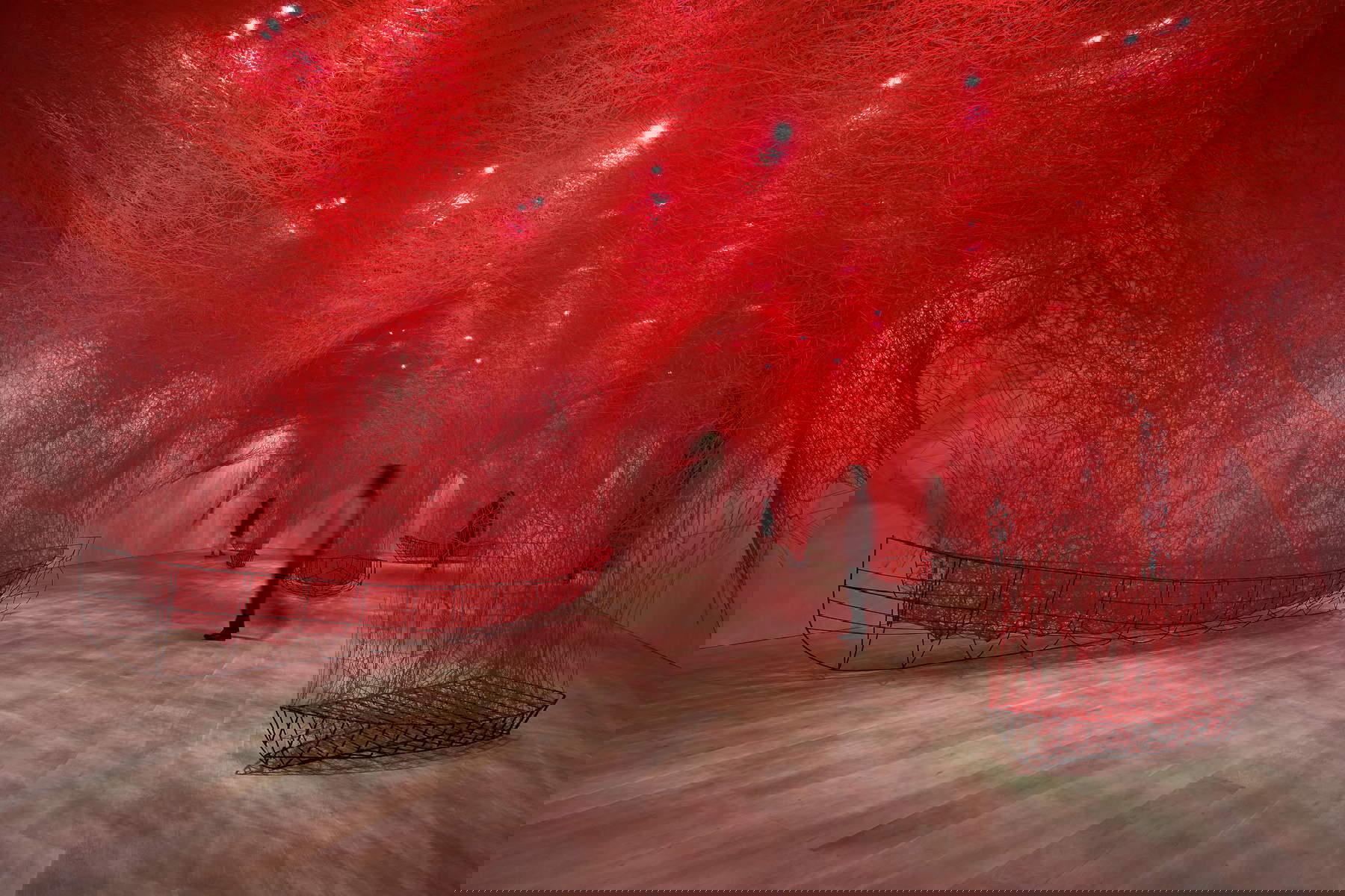 Une grande rétrospective sur Chiharu Shiota au MAO de Turin : la matière invisible de l'âme