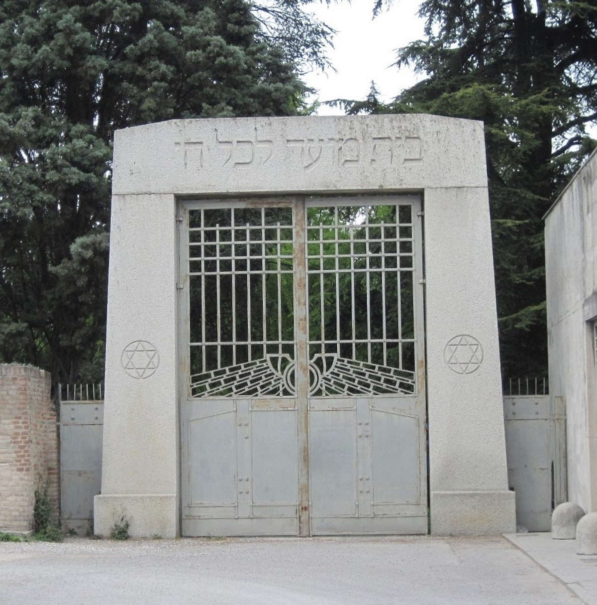 Cimetière juif de Ferrare. Photo : Wikimedia/Lungoleno