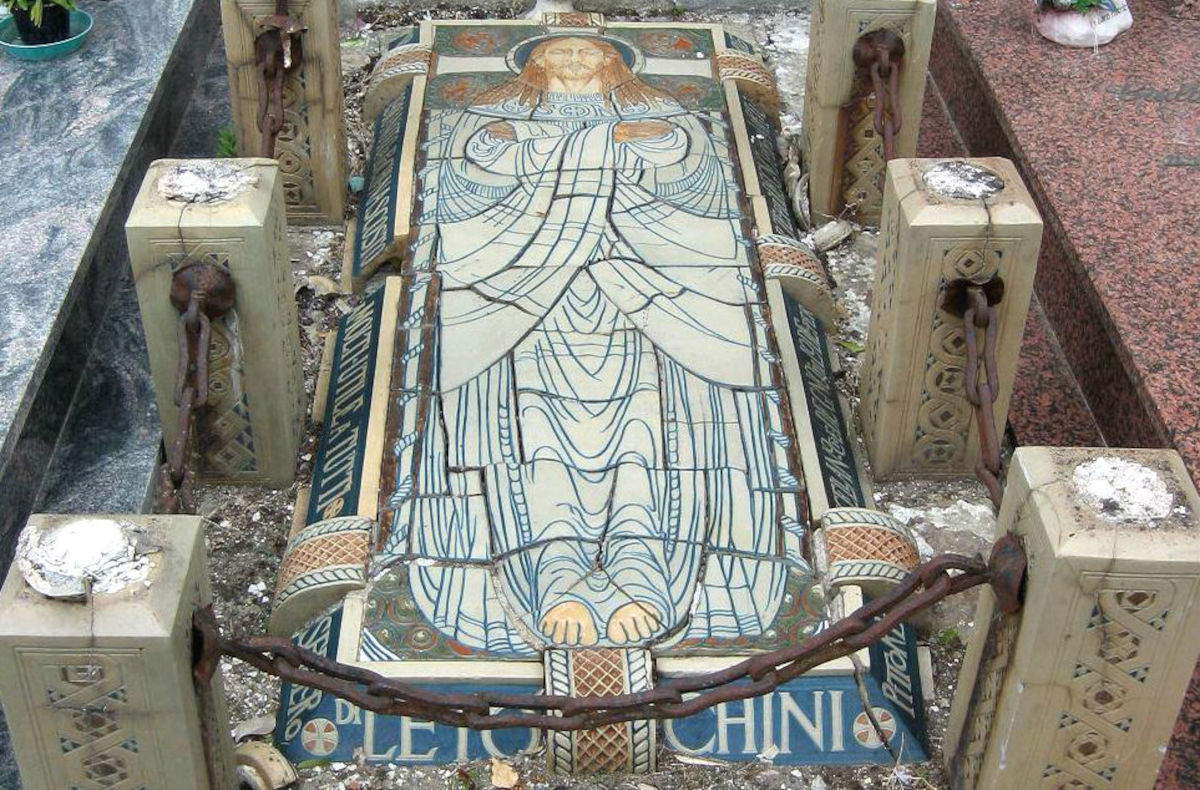Cimitero di Scarperia, tomba di Leto Chini. Foto: Wikimedia Commons &ndash; Gianni Frilli