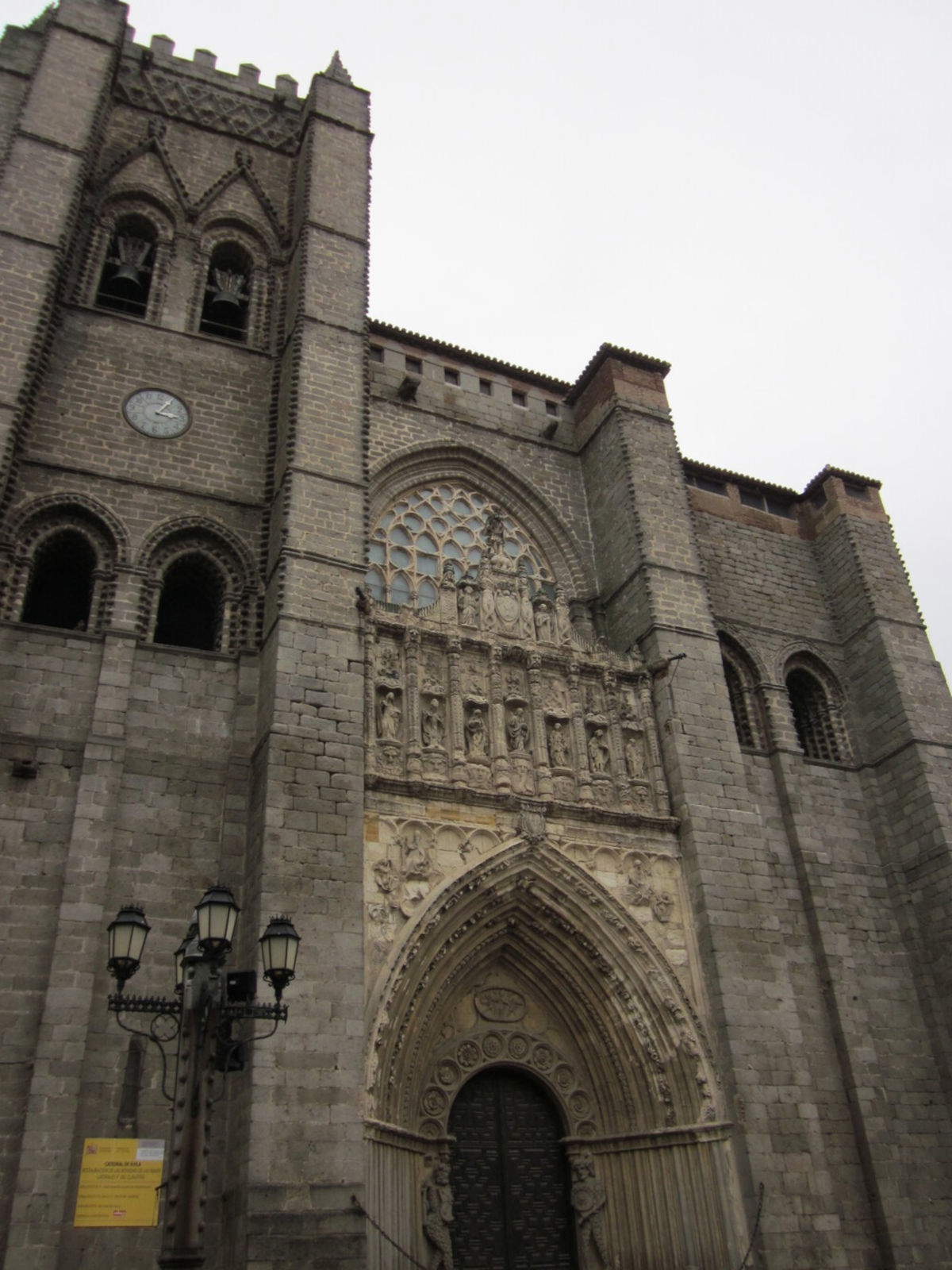 Old Town of &Aacute;vila and its walls. Photo: Tim Schnarr &copy; Limes.Media/Tim Schnarr