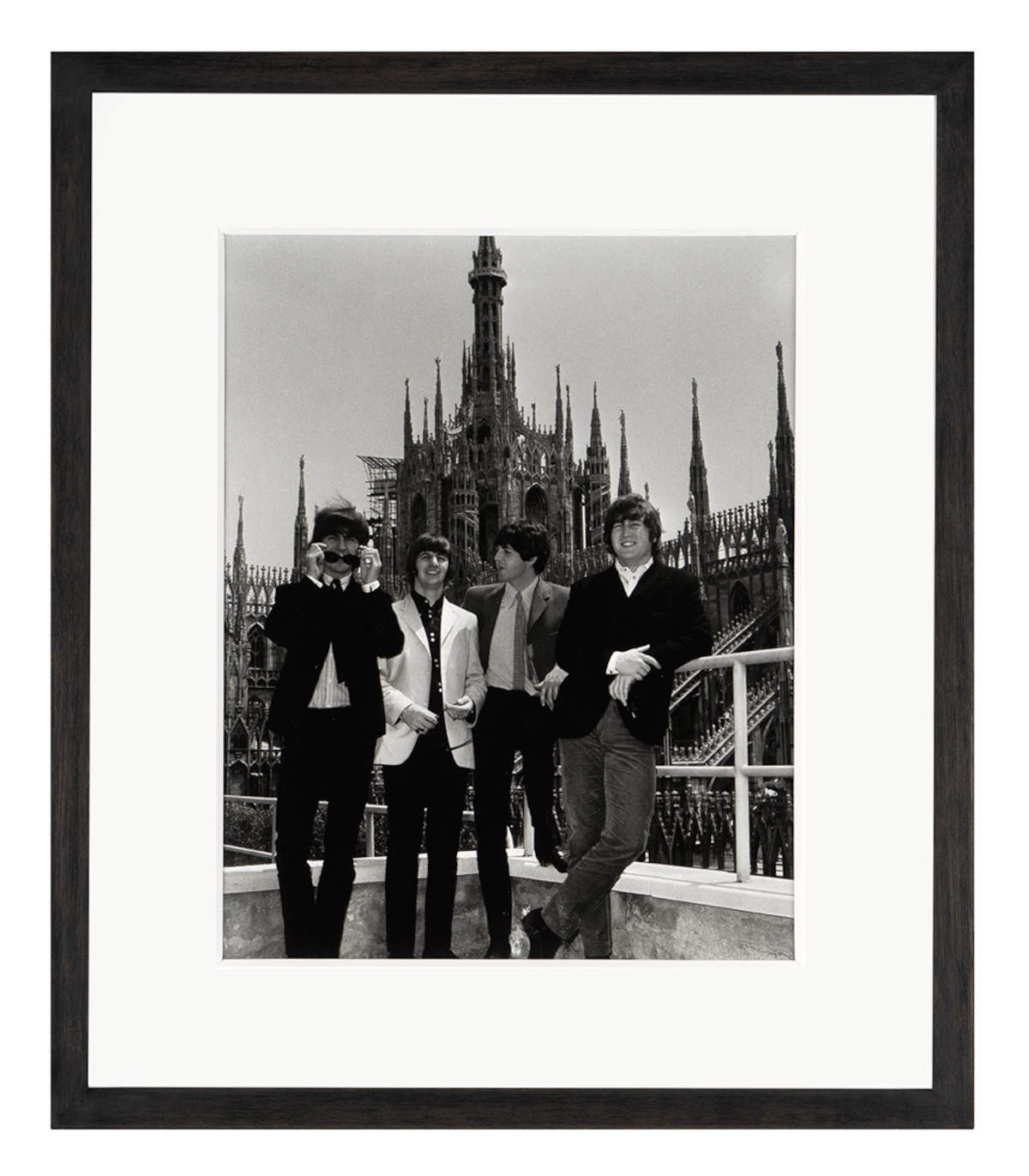 Concerto dei The Beatles sulla terrazza dell'Hotel Duomo per la conferenza stampa (1965; Stampa fotografica; Milano, Fondazione Luigi Rovati) Credito fotografico: Archivio Farabola Roma.