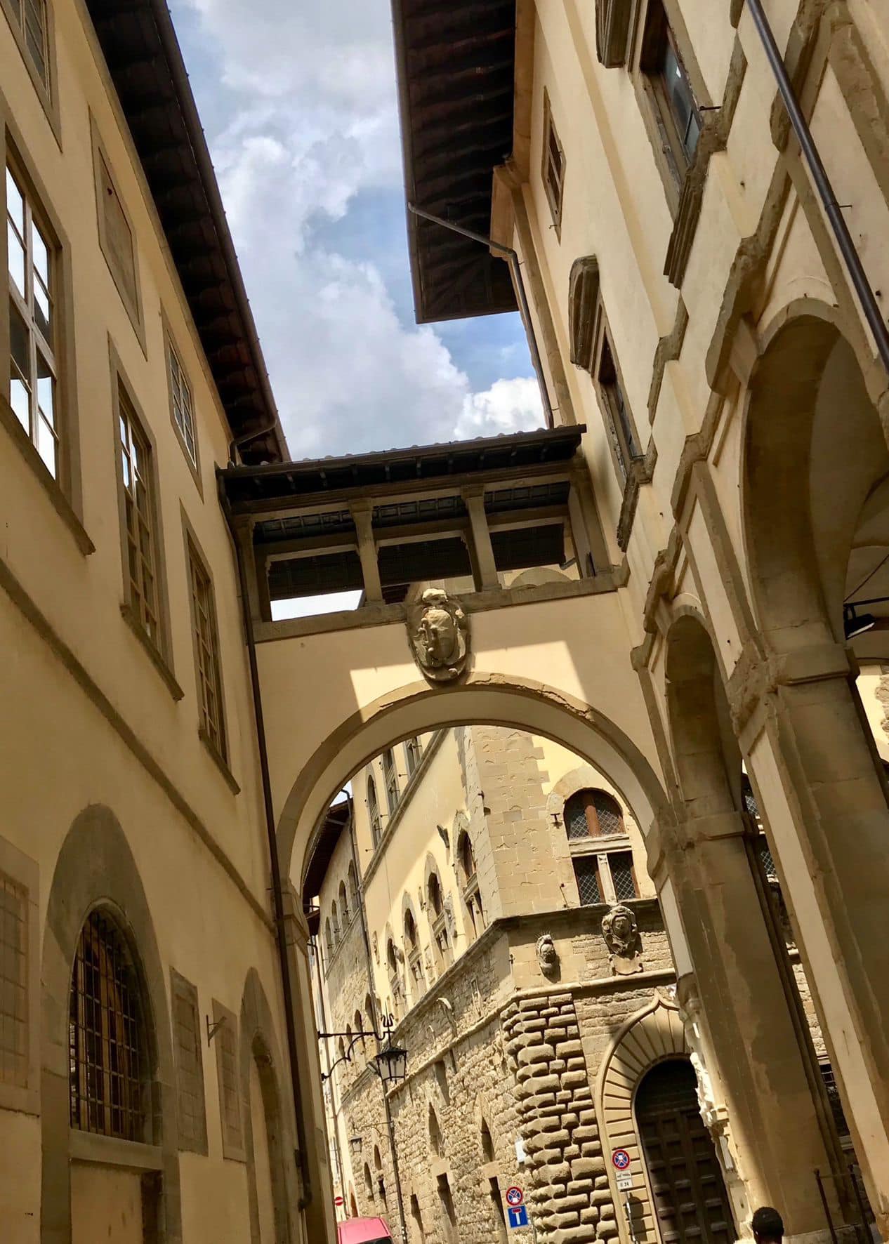 El Corredor de Vasari en Arezzo. Foto: Fraternita dei Laici El Corredor de Vasari en Arezzo. Foto: Fraternita dei Laici