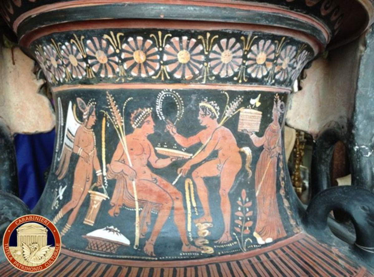 Apulischer rotfiguriger Krater mit Masken, Dekorationsdetails (4. Jh. v. Chr.; 150X70 cm)