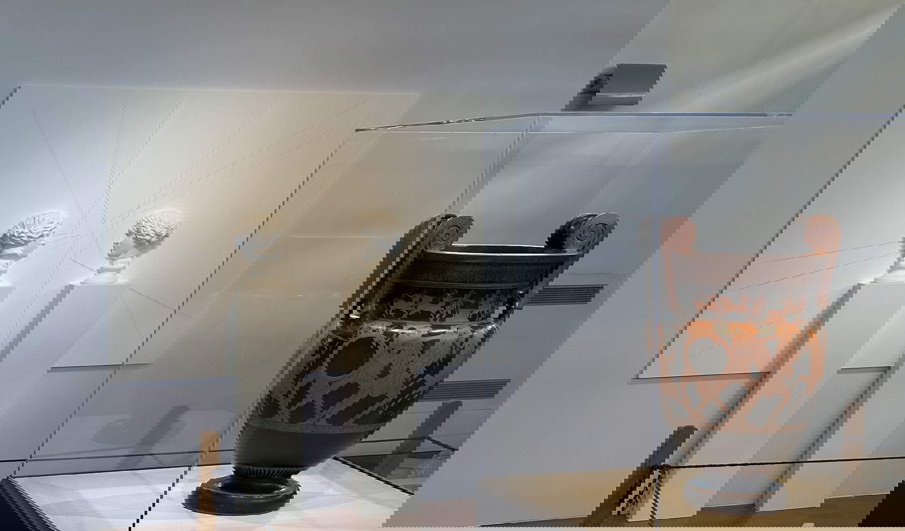 Giulio Paolini's Vis-à-vis (Amazon) enters the permanent collection of the Pietro Griffo Museum of Agrigento