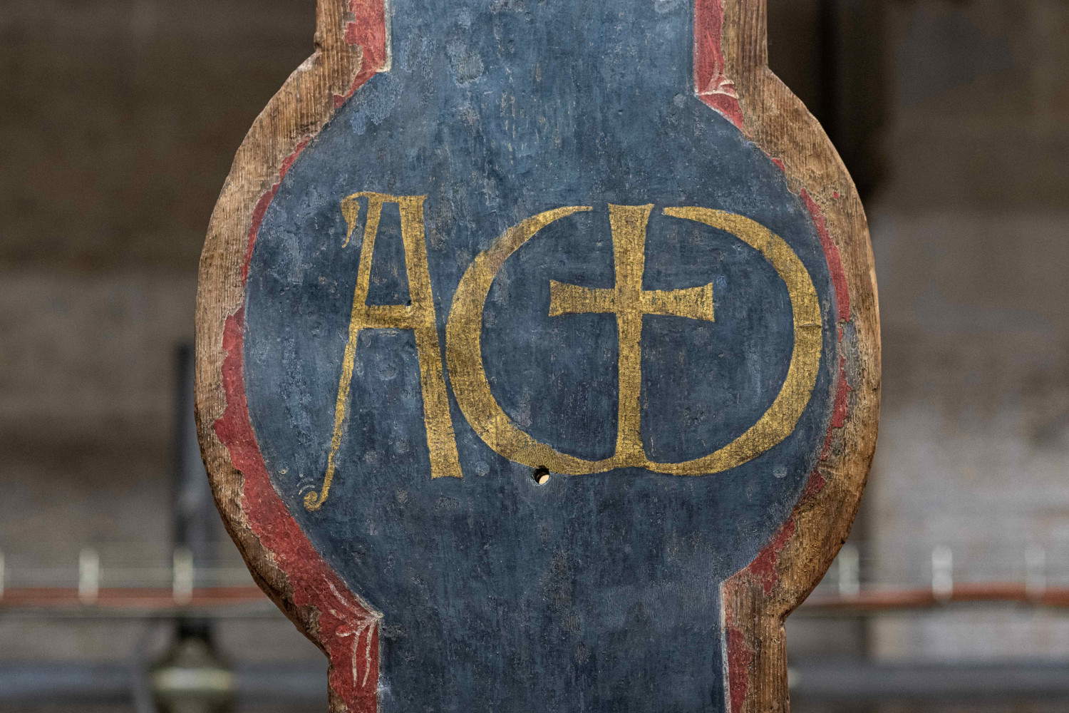 Alpha and Omega on the cross after restoration. Courtesy of Ente Chiesa Cattedrale San Martino Lucca. Photo: Alcide