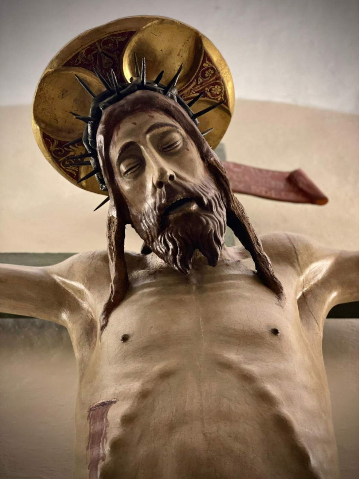 Le crucifix en bois