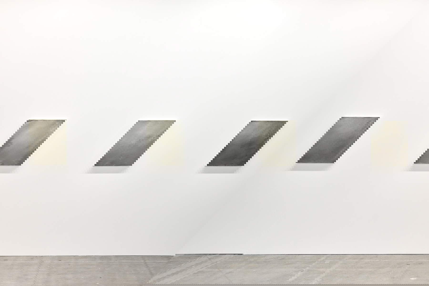 David Schutter, serie ANB C 1.03 (2024; 4 pinturas, óleo sobre lienzo, 60 x 50 cm). Galería Warehouse. Fotos: &copy; Perottino-Piva-Castellano-Bergadano / Artissima