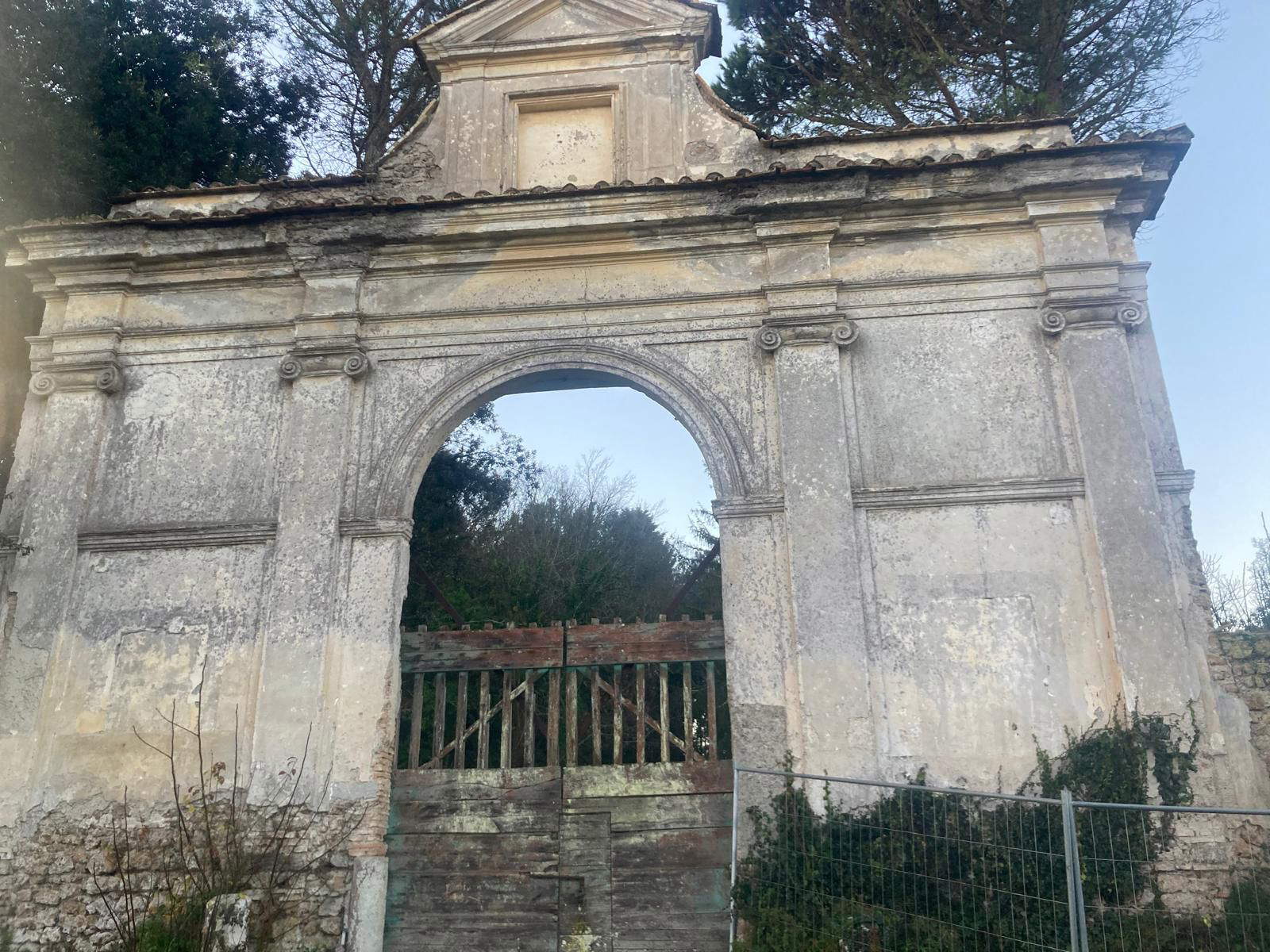 Villa Giustiniani en Bassano Romano en peligro: llamamiento para salvarla