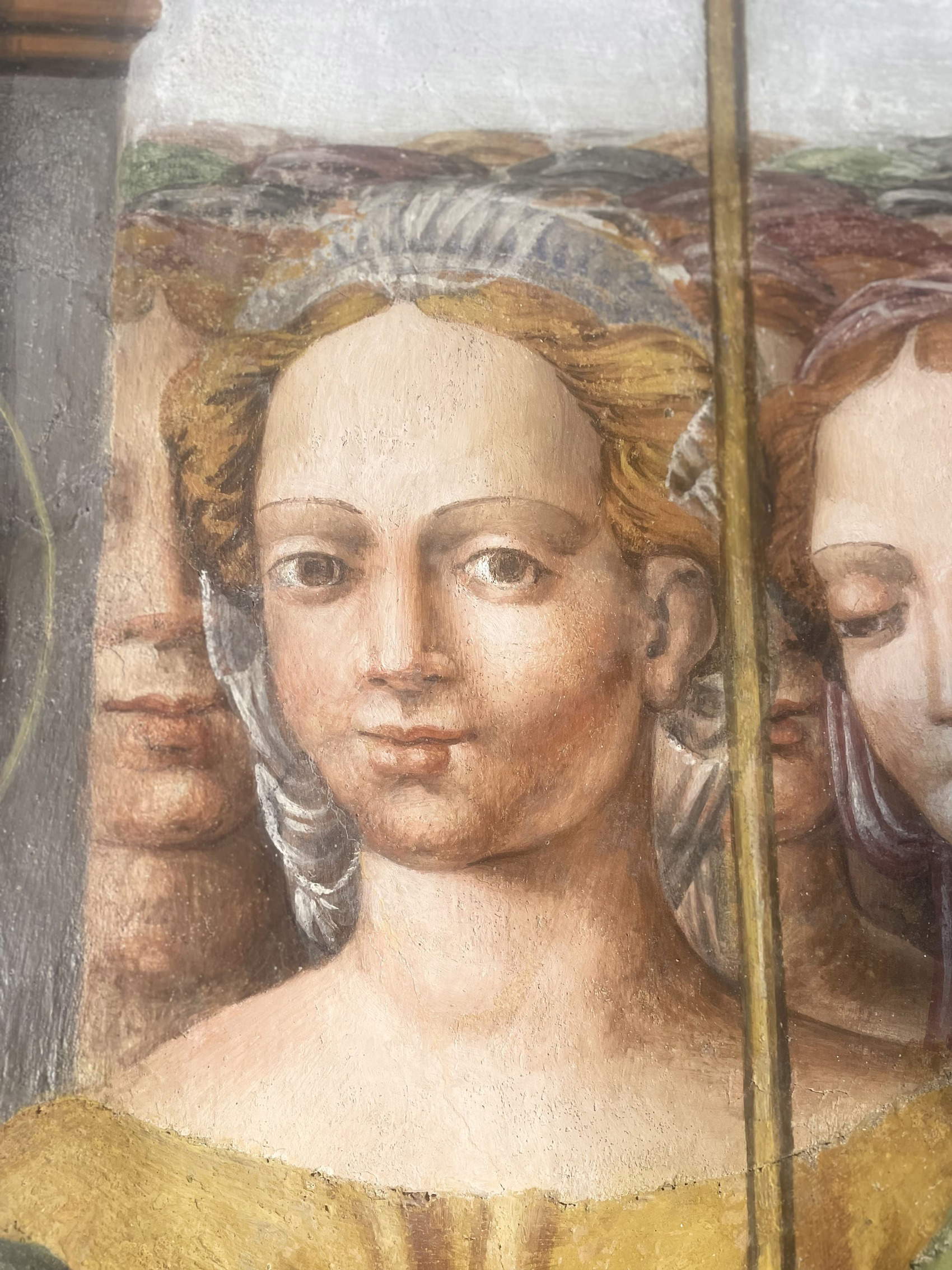 Dettaglio del volto di una delle Vergini Martiri, dopo il restauro.