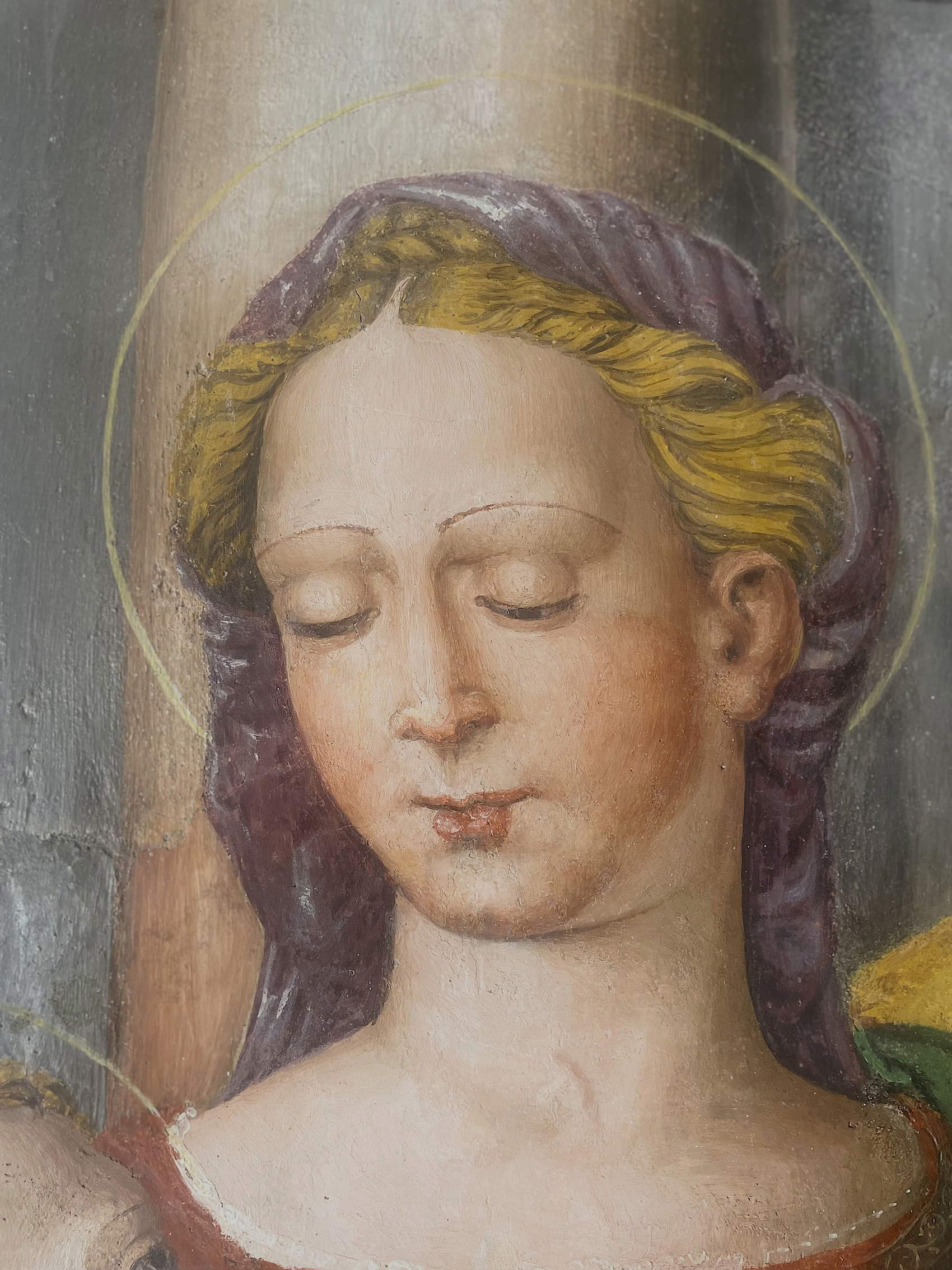 Dettaglio del volto della Madonna, dopo il restauro.