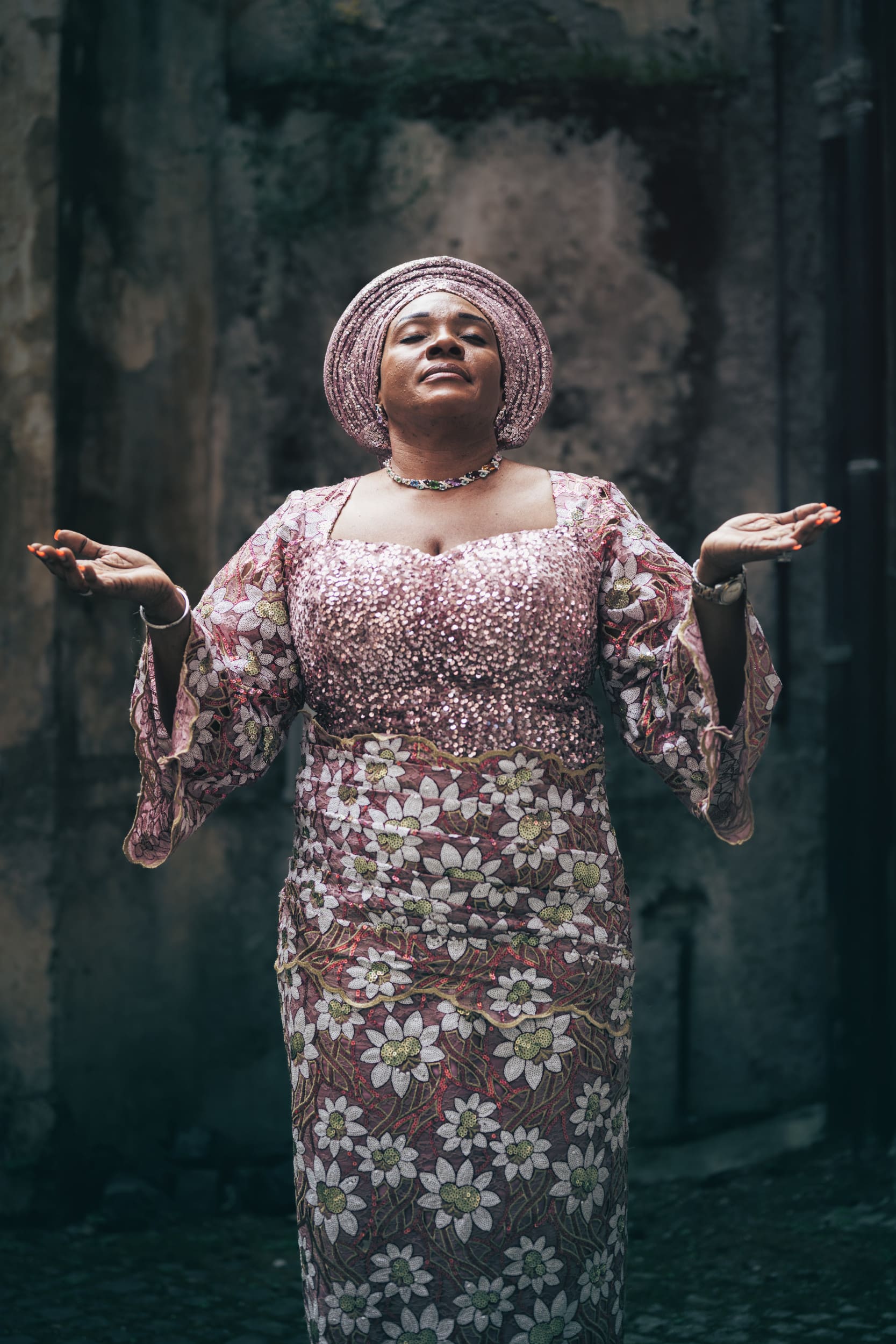 Diana Bagnoli, Vanessa, membro della comunit&agrave; cattolica nigeriana della Chiesa di Sant&rsquo;Ambrogio della Massima, presso il Portico d&rsquo;Ottavia a Roma. &copy; Diana Bagnoli