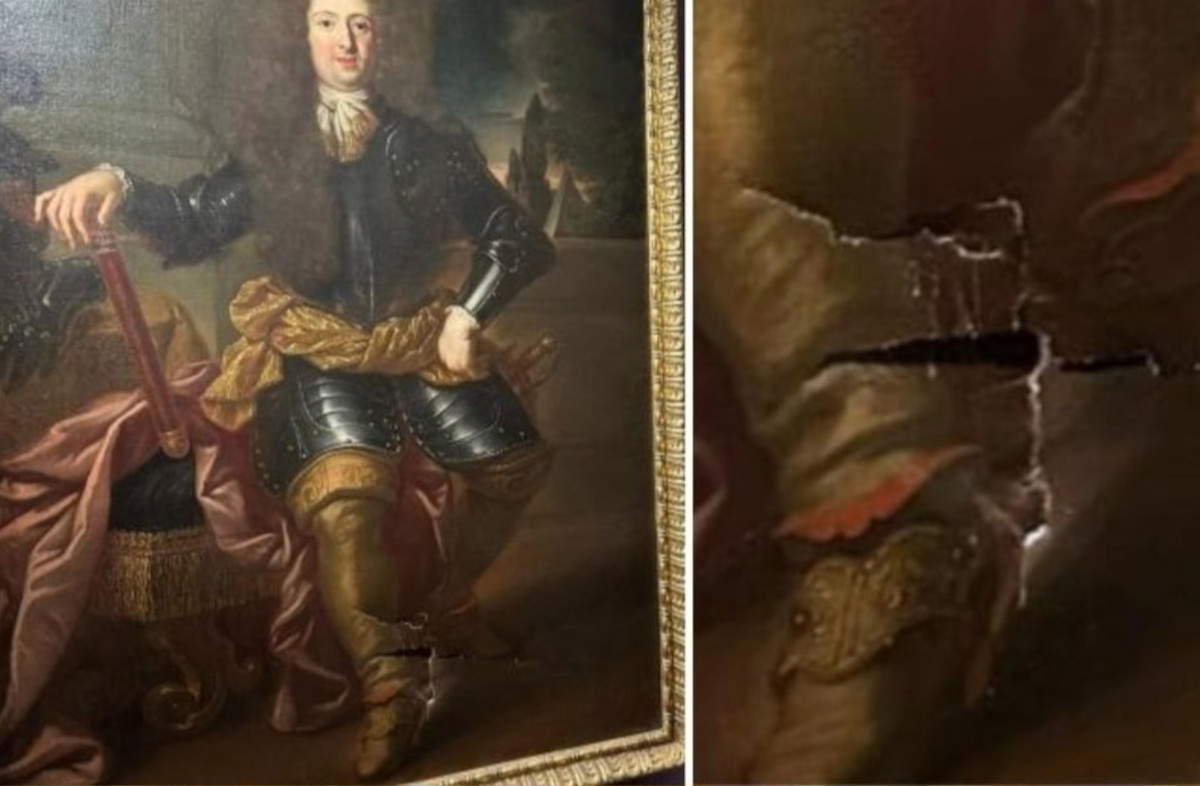 Uffizi, turista si fa un selfie, inciampa e squarcia dipinto. Denunciato. Il direttore: “basta selfie”