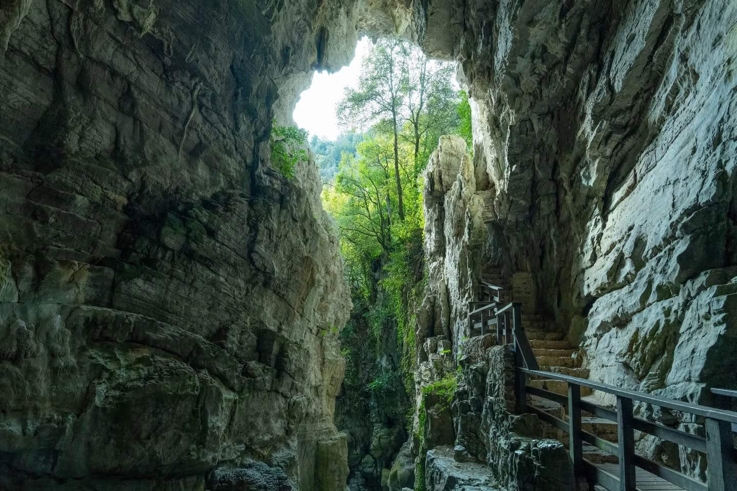 Transluoghi - Zeitgenössisches Bussento Ecomuseum