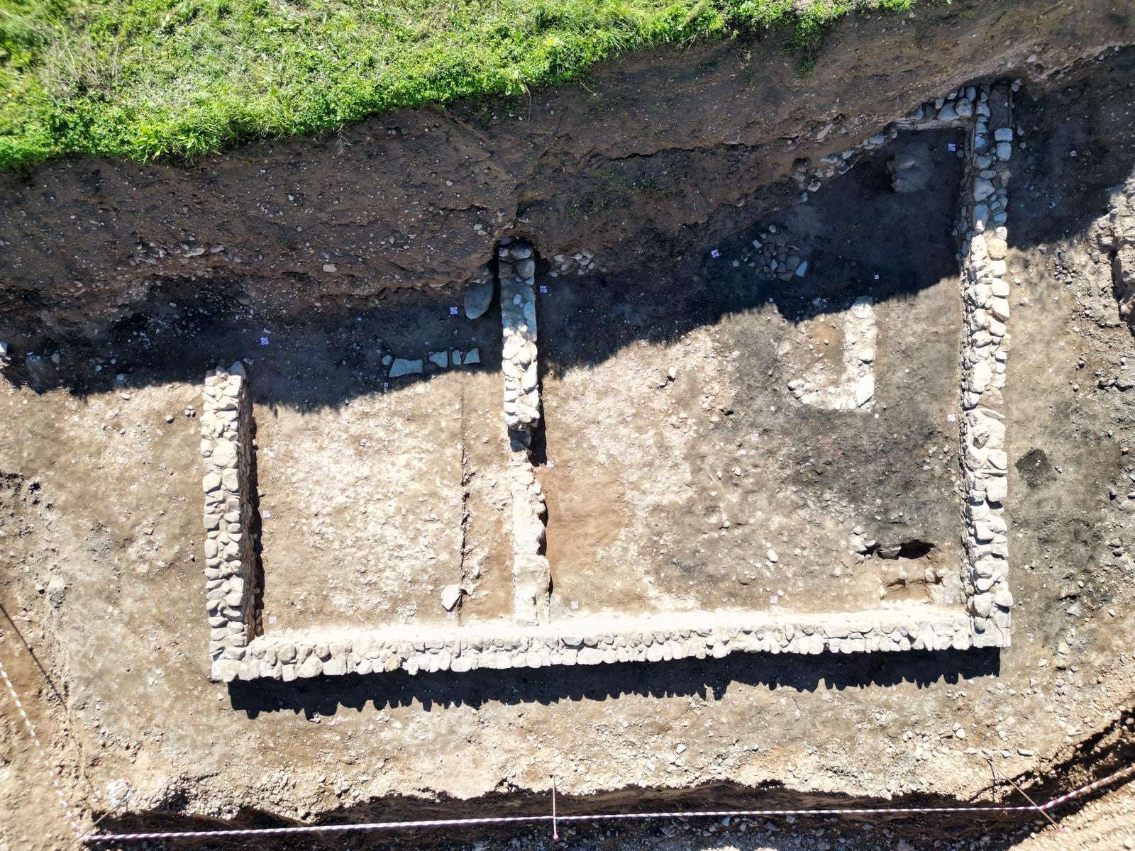 Nuovo sito archeologico a Egna: veduta dell'edificio. Foto: USP/Ufficio Beni archeologici della Soprintendenza provinciale ai Beni culturali Nuovo sito archeologico a Egna: veduta dell'edificio. Foto: USP/Ufficio Beni archeologici della Soprintendenza provinciale ai Beni culturali