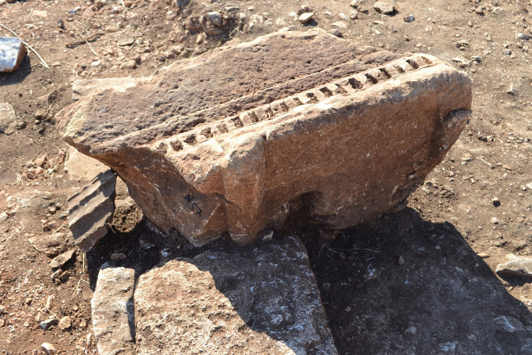 Epistylium dans la nef sud du théâtre