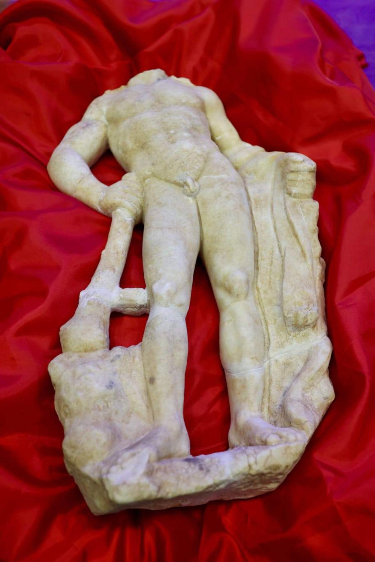 The statue depicting Hercules