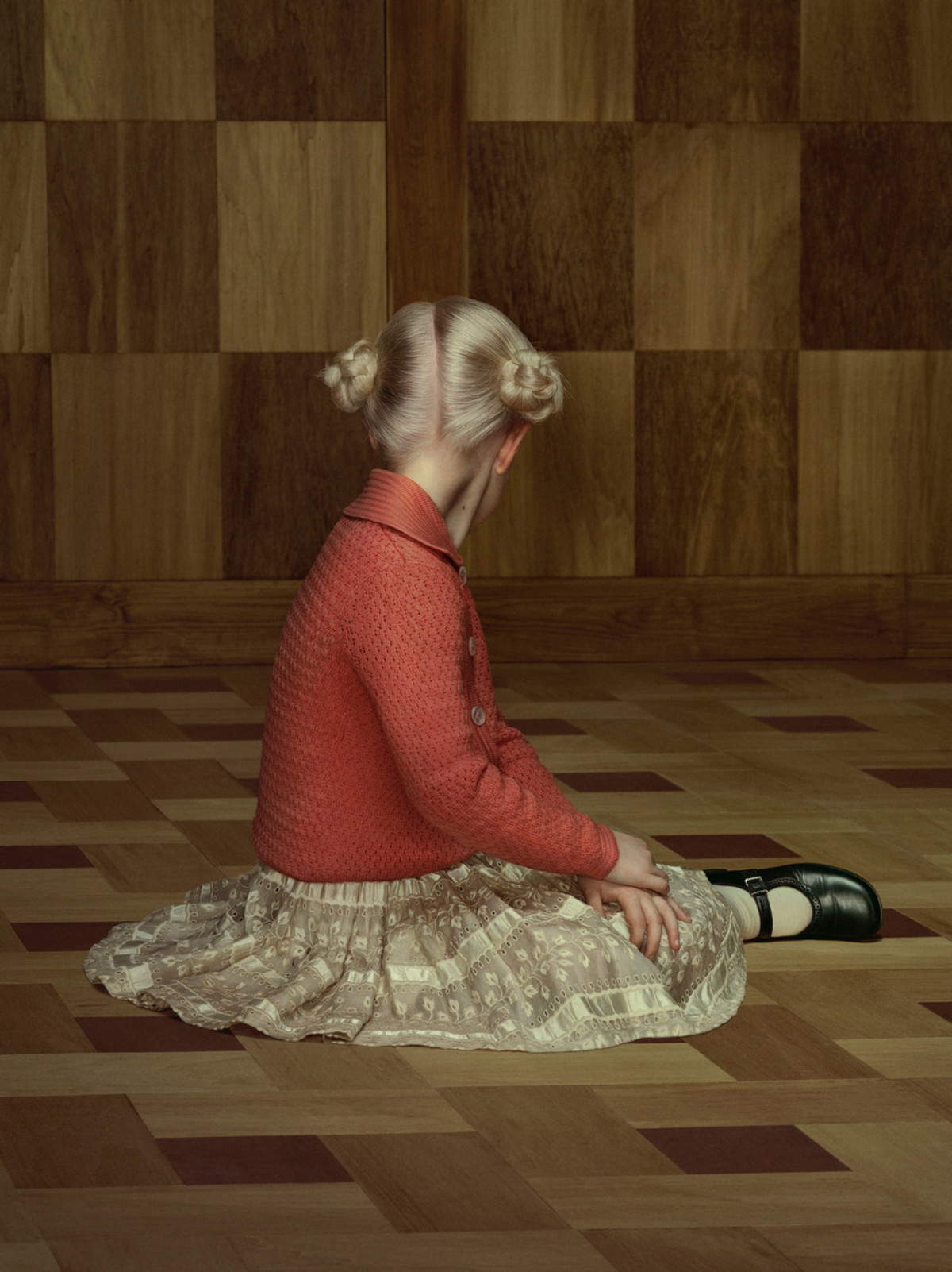 Erwin Olaf, Keyhole, Keyhole 6 (2012; impresión lambda, 133 × 84 cm). Cortesía de Paci contemporary gallery.