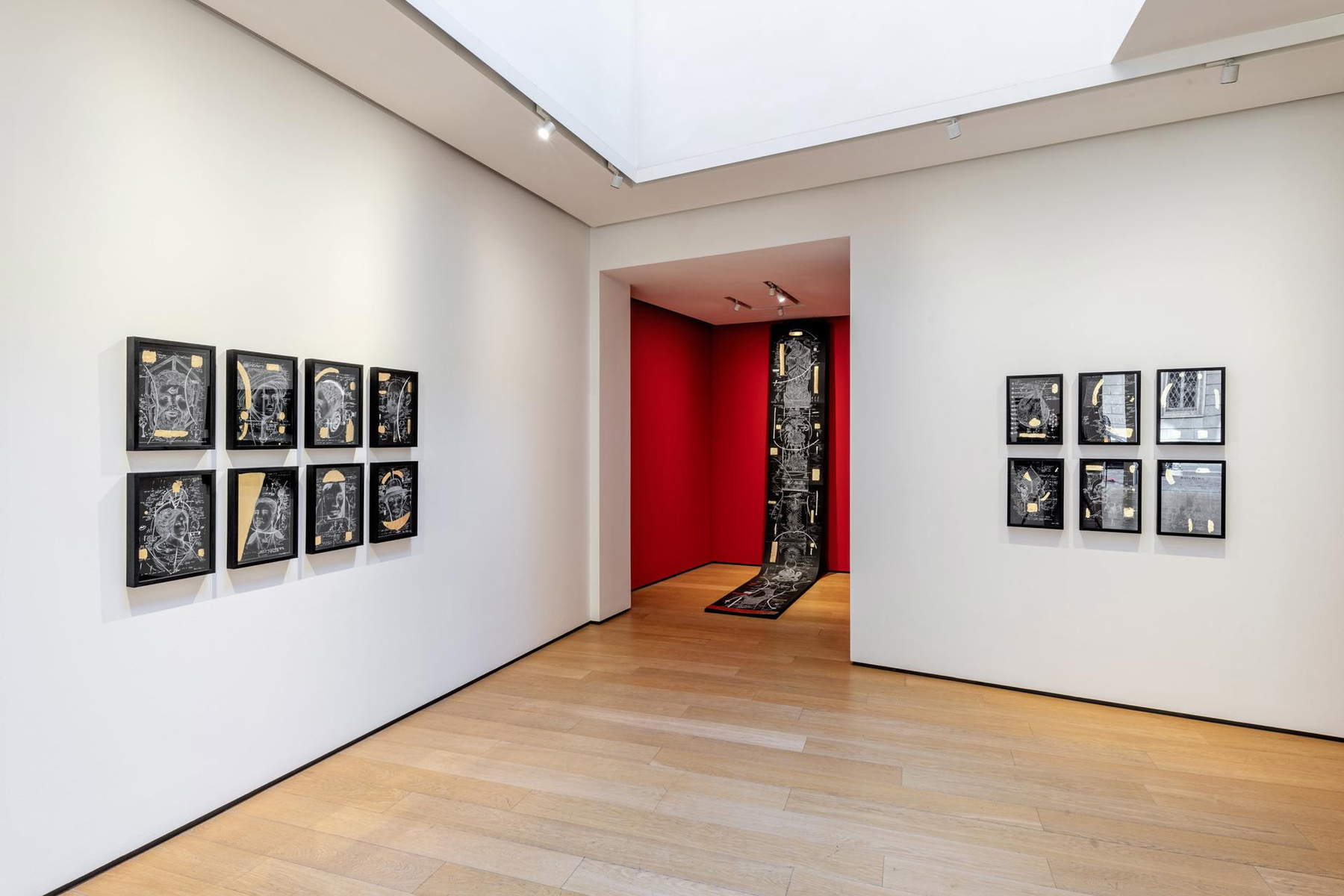 Fabrizio Cotognini, vista dell'installazione di Transitum, Galleria Moshe Tabibnia, Milano. Foto di Leonardo Morfini. Su concessione di Galleria Moshe Tabibnia, Milano.