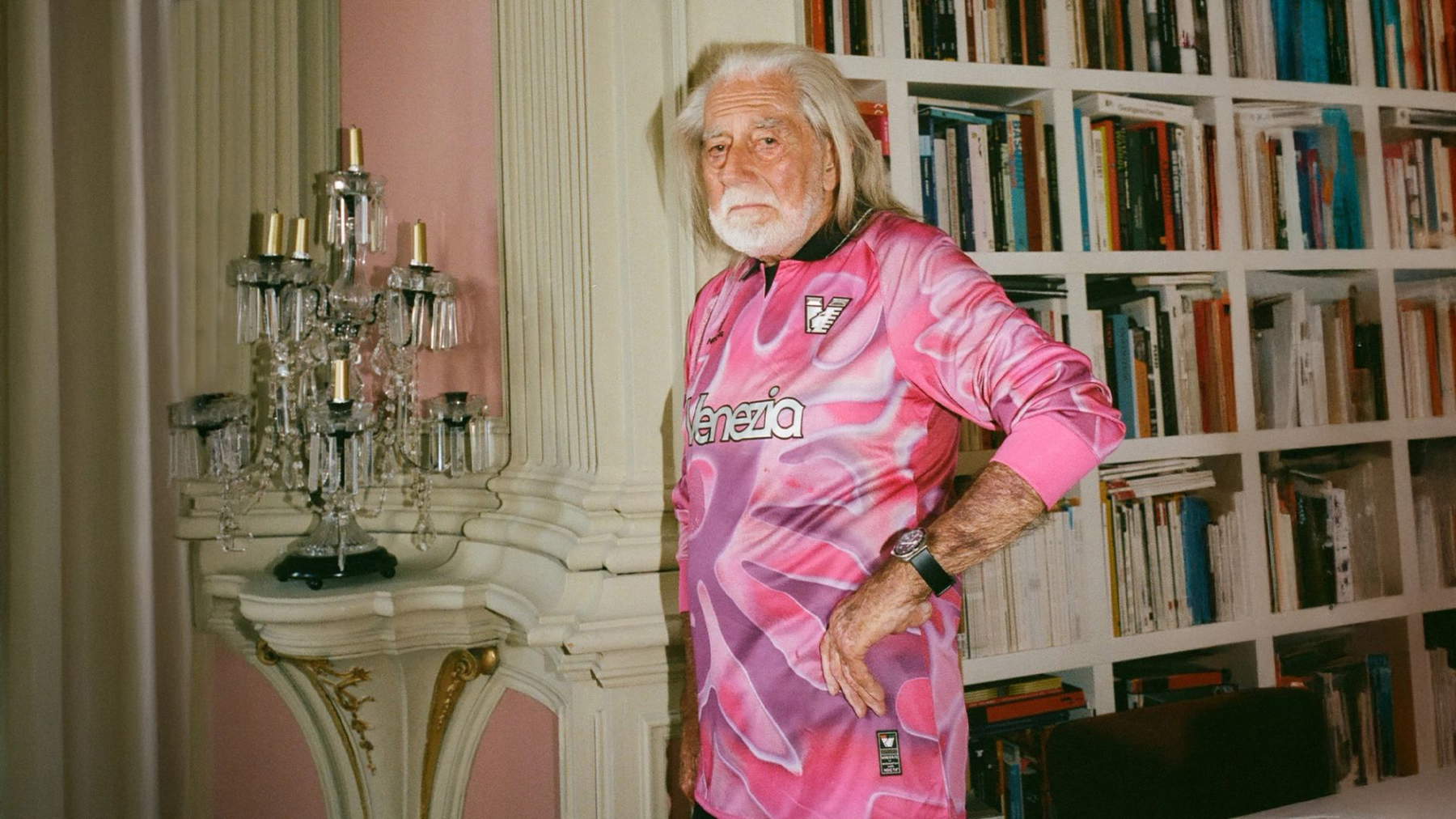Fabrizio Plessi wears Venezia soccer jersey: new uniforms bring art to the field