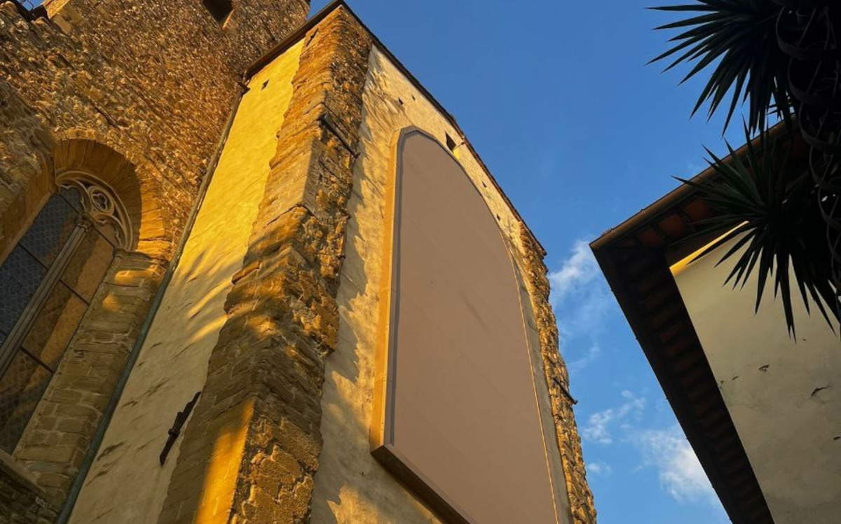 Arezzo, a textile facade on the Basilica will protect Piero della Francesca's Legend of the True Cross