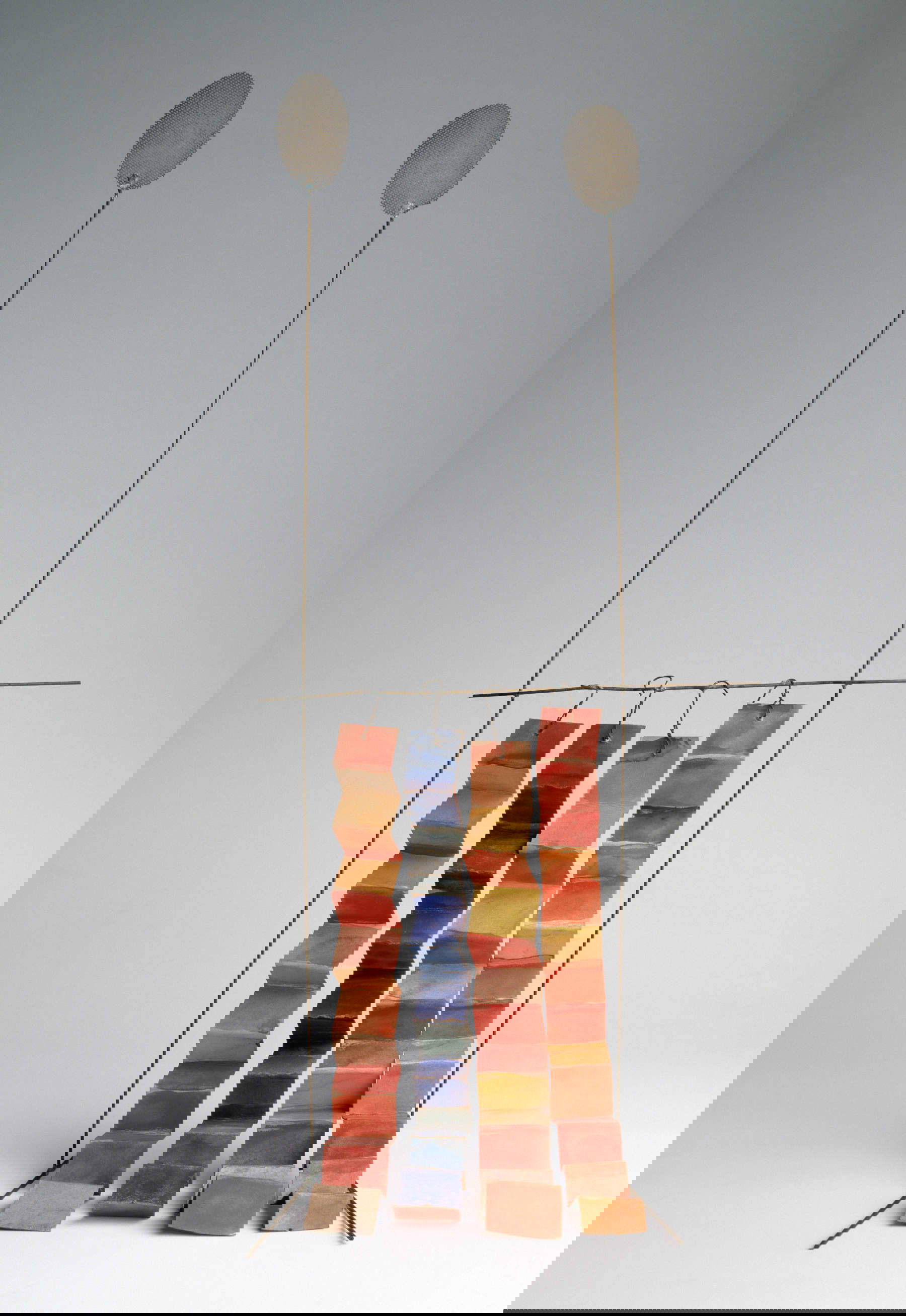 Fausto Melotti, Clair de lune (1973; latón, papel pintado, 50 x 23 x 20,5 cm; Collezione Marta Melotti) Fausto Melotti, Clair de lune (1973; latón, papel pintado, 50 x 23 x 20,5 cm; Collezione Marta Melotti)