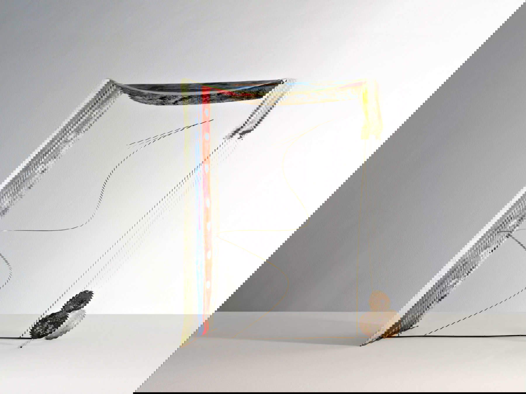 Fausto Melotti, El pájaro profeta (1971; latón, tela pintada, 107 x 90 x 31 cm; Colección particular) Fausto Melotti, El pájaro profeta (1971; latón, tela pintada, 107 x 90 x 31 cm; Colección particular)