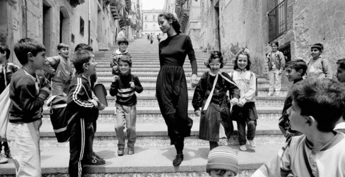 En otoño, en la provincia de Cuneo, dos exposiciones dedicadas a la fotografía de Helmut Newton y Ferdinando Scianna
