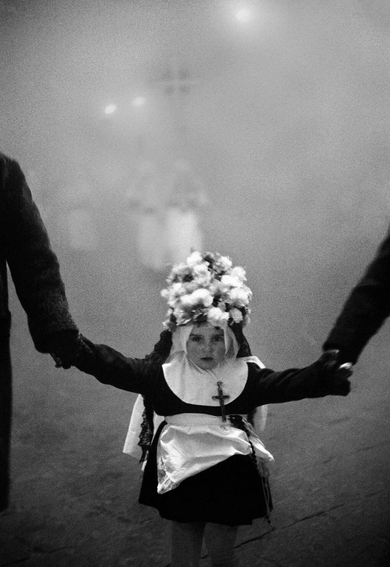 Ferdinando Scianna, Karfreitagsprozession, Italien, Sizilien, Enna 1963 © Ferdinando Scianna Ferdinando Scianna, Karfreitagsprozession, Italien, Sizilien, Enna 1963 © Ferdinando Scianna