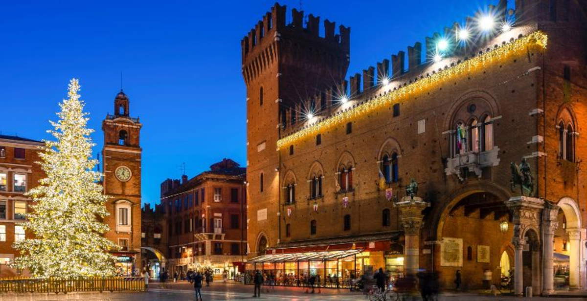 Ferrara beleuchtet Weihnachten mit Lichtern, Veranstaltungen und Shows bis Silvester