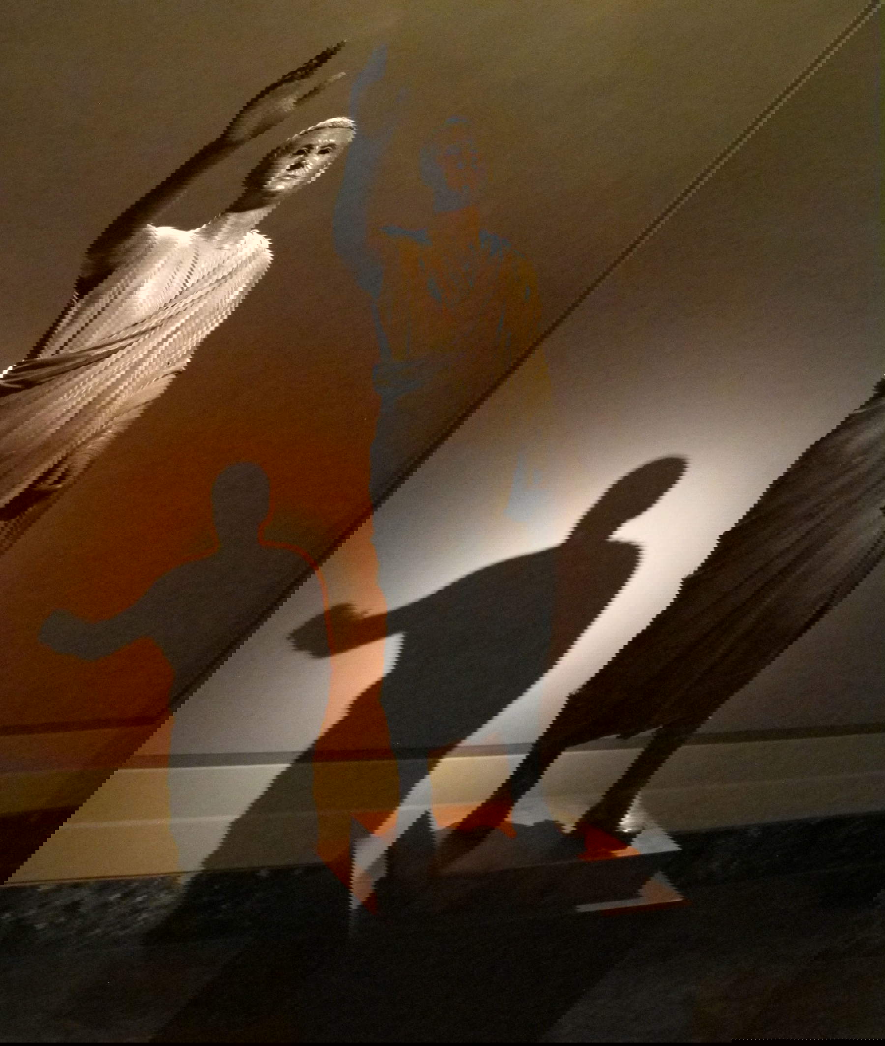 L&rsquo;Arringatore (II-I secolo a.C.; bronzo, 179 cm; Firenze; Museo Archeologico Nazionale). Foto: Wikimedia Commons - Sailko